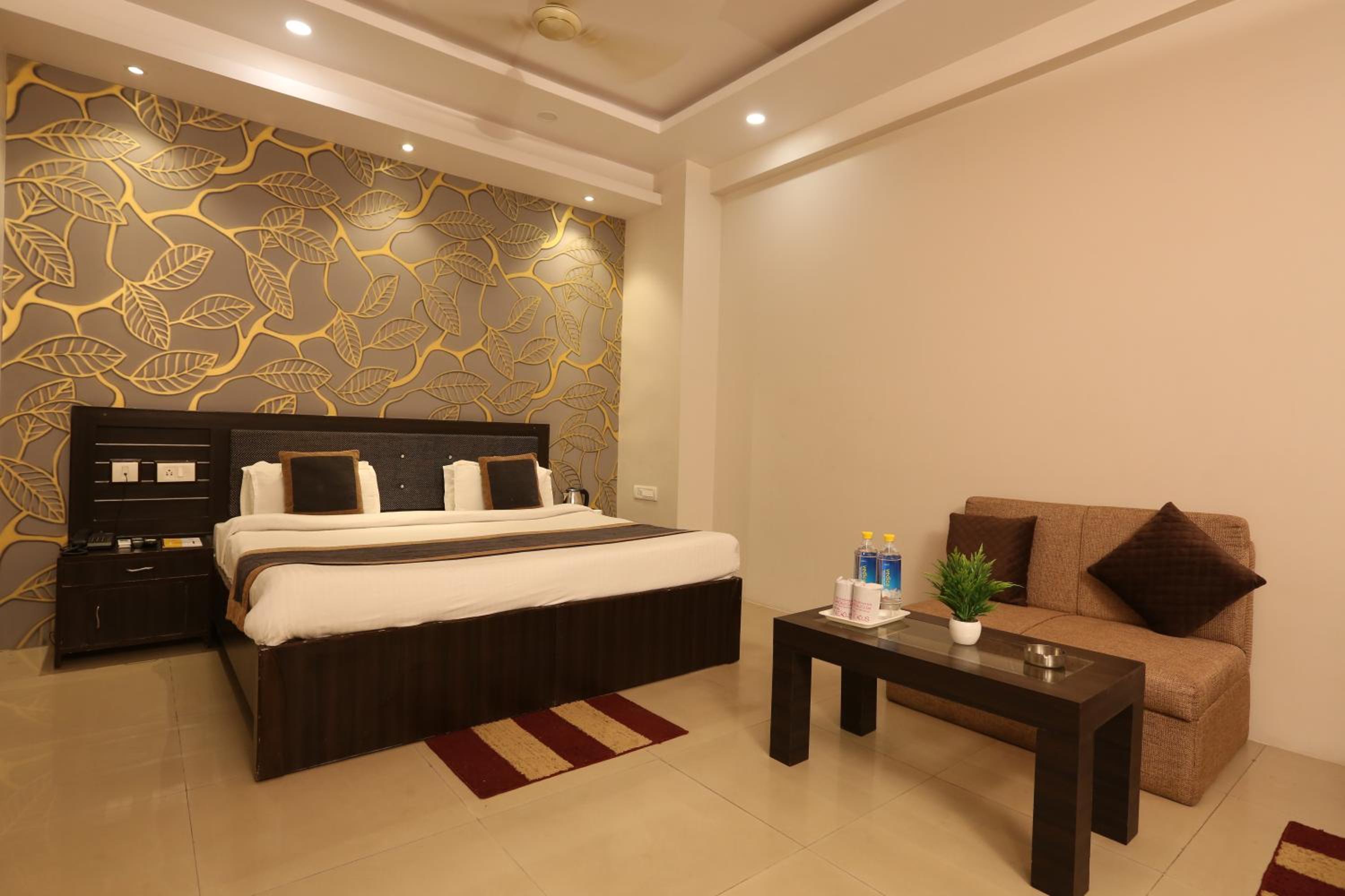 Suite - Photo 12