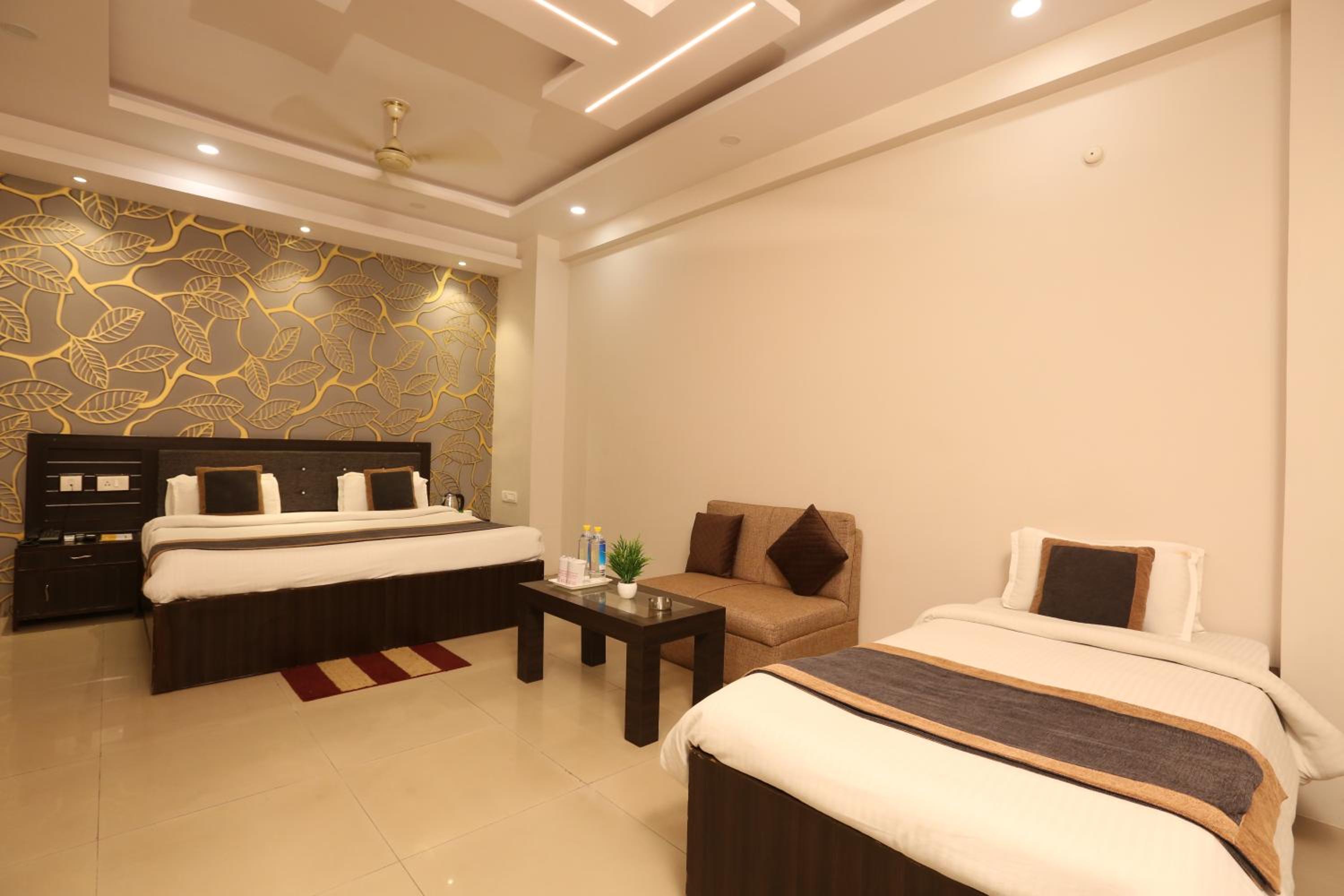 Suite - Photo 14