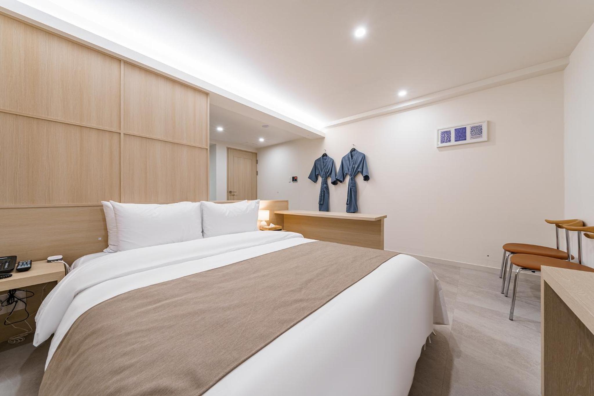 Deluxe Double Room - Photo 26