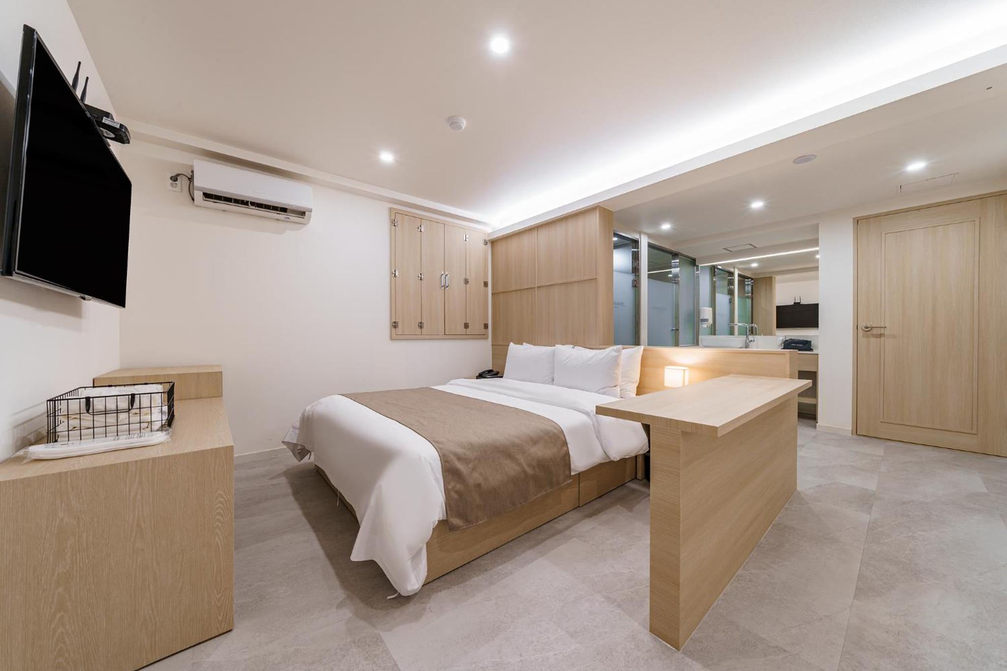 Deluxe Double Room - Photo 25