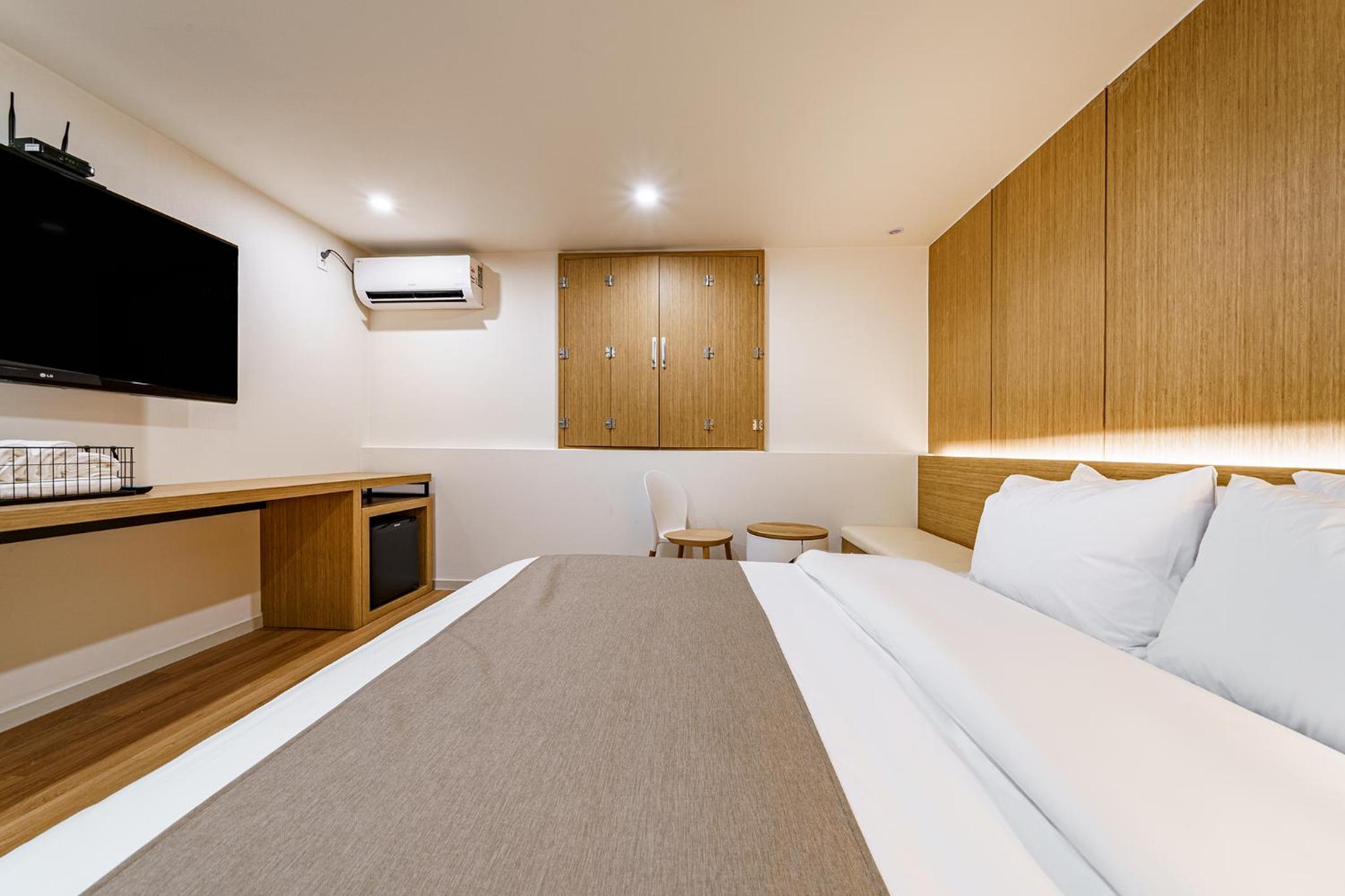 Deluxe Queen Room - Photo 2