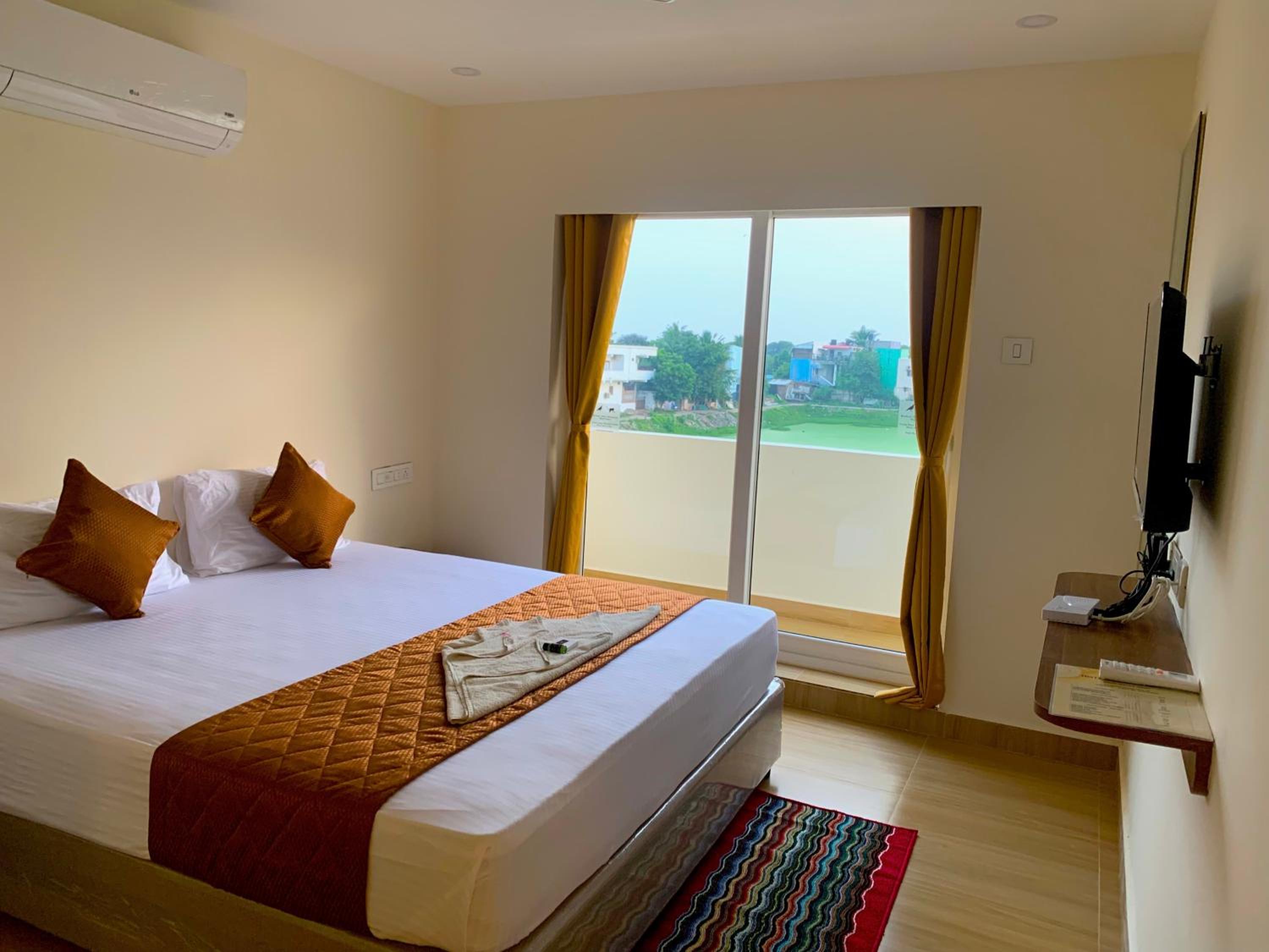 Double Room with Lake View - Photo 2