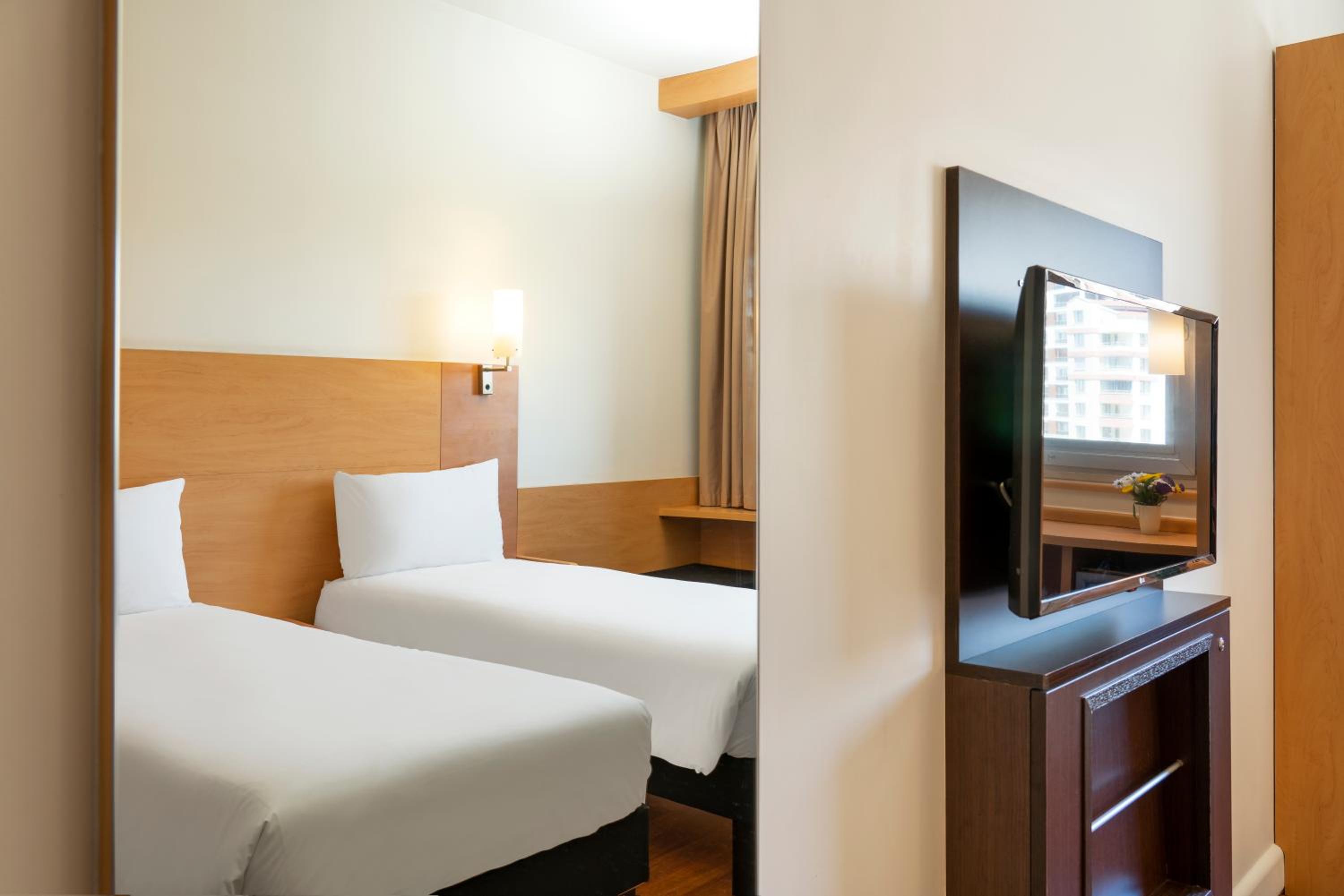 Standard Twin Room - Photo 4