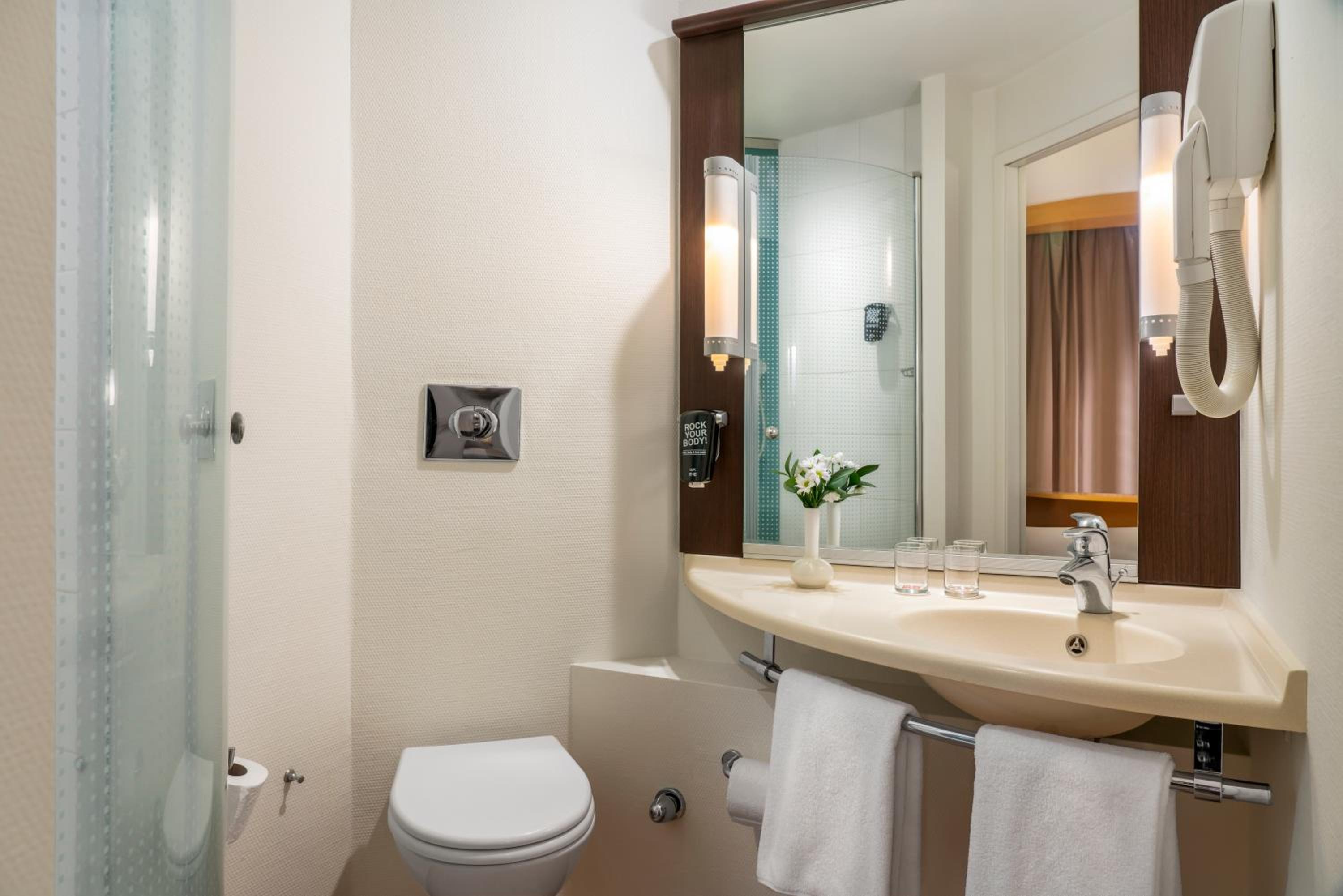 Standard Double Room - Photo 3