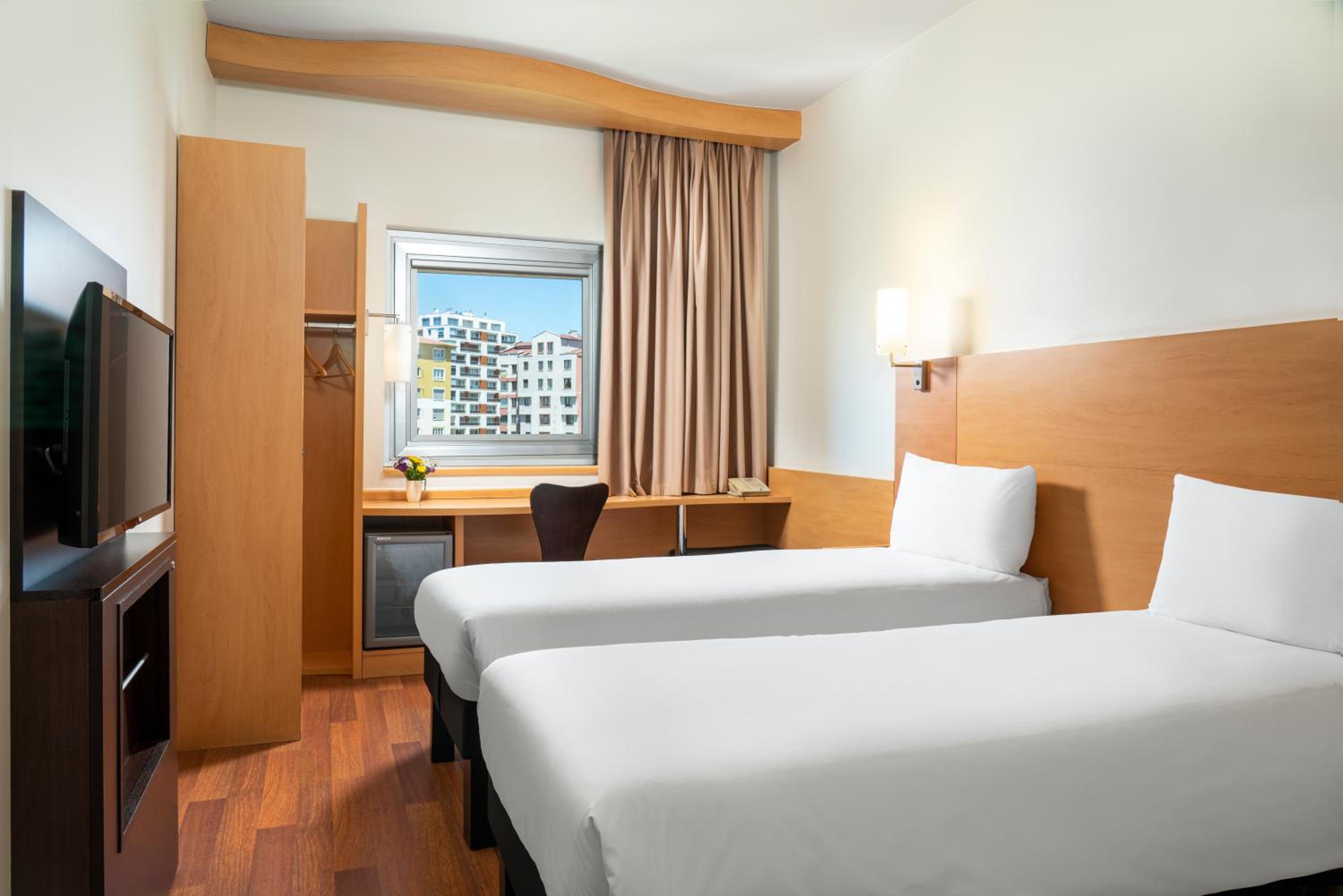 Standard Twin Room - Photo 5