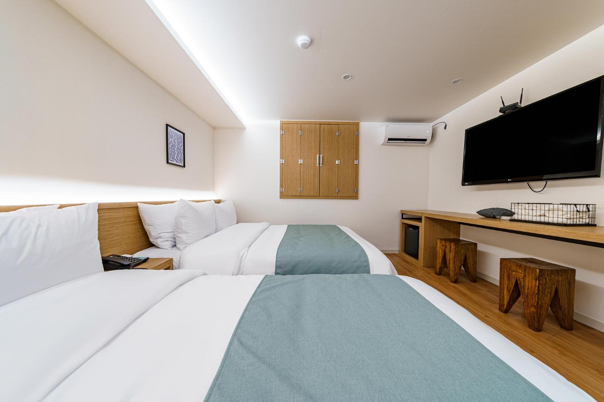 Deluxe Twin Room - Photo 8