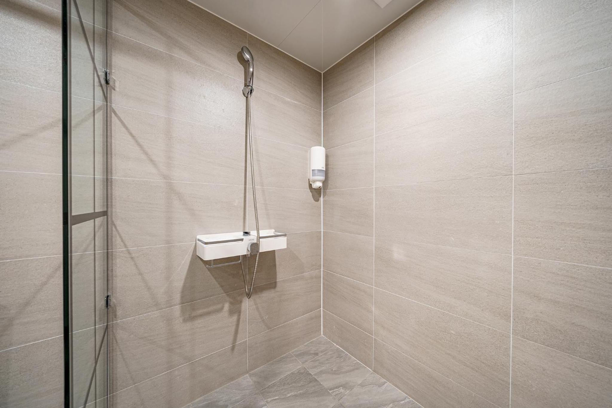 Deluxe Twin Room - Photo 13