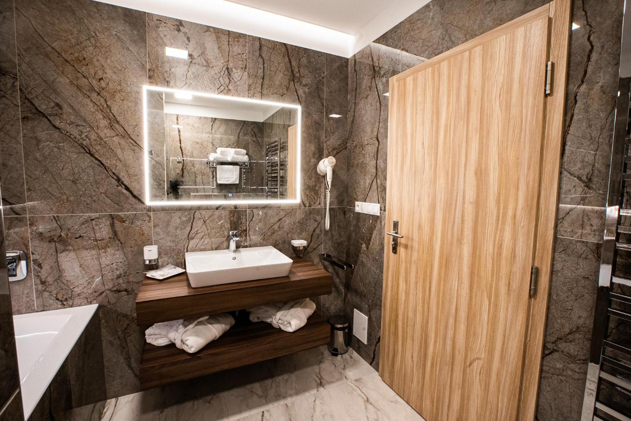 Suite - Photo 5