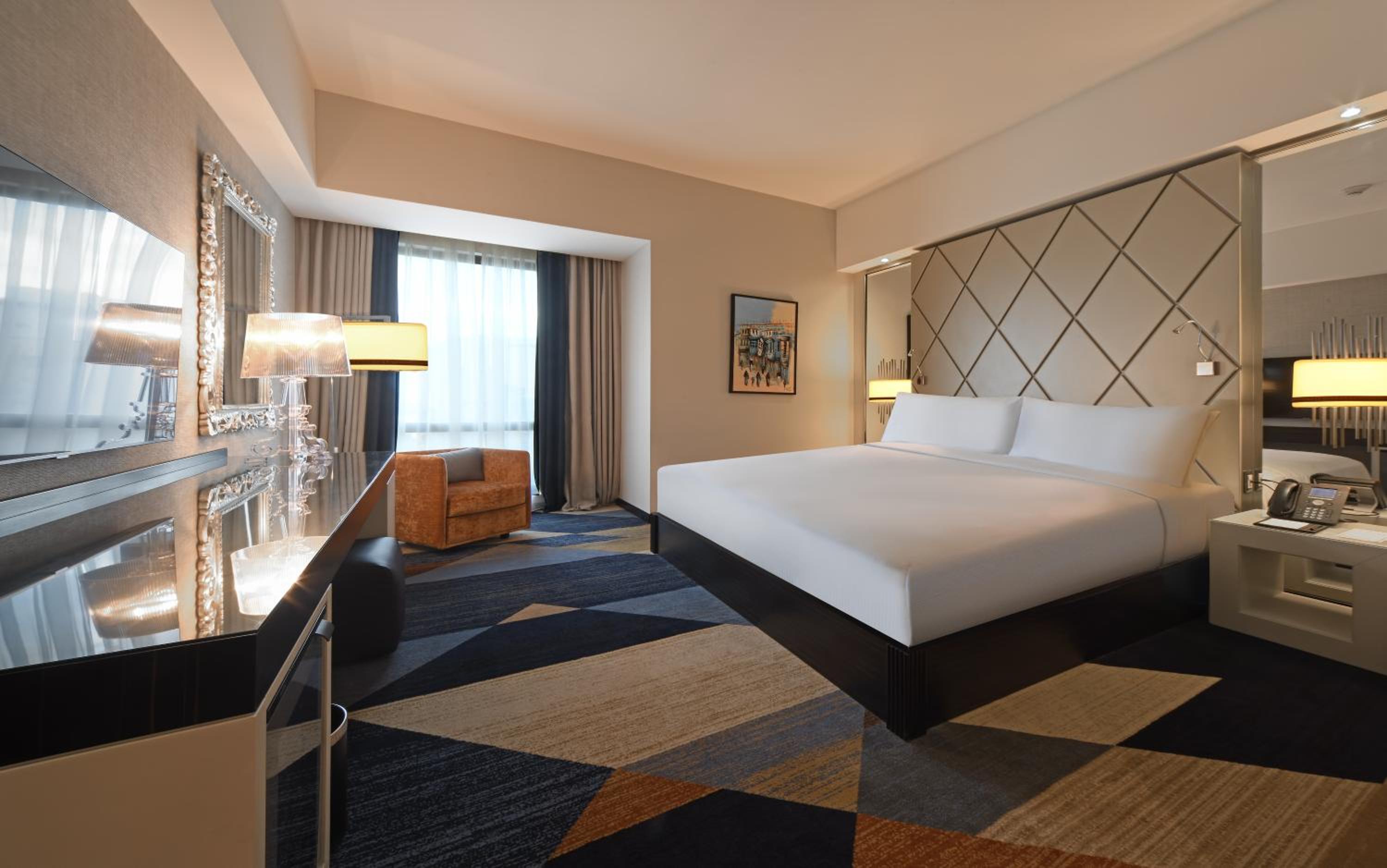 Deluxe King Room - Photo 12