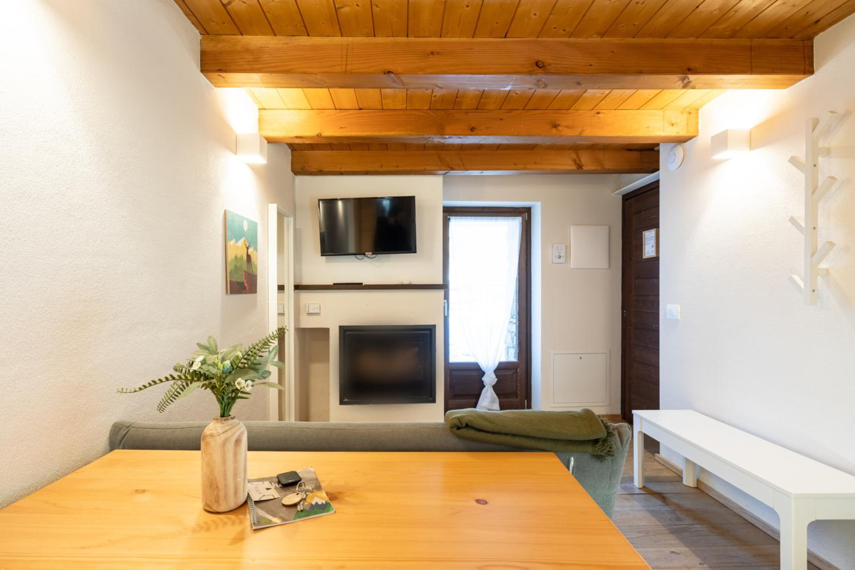 One-Bedroom Apartment photo 2