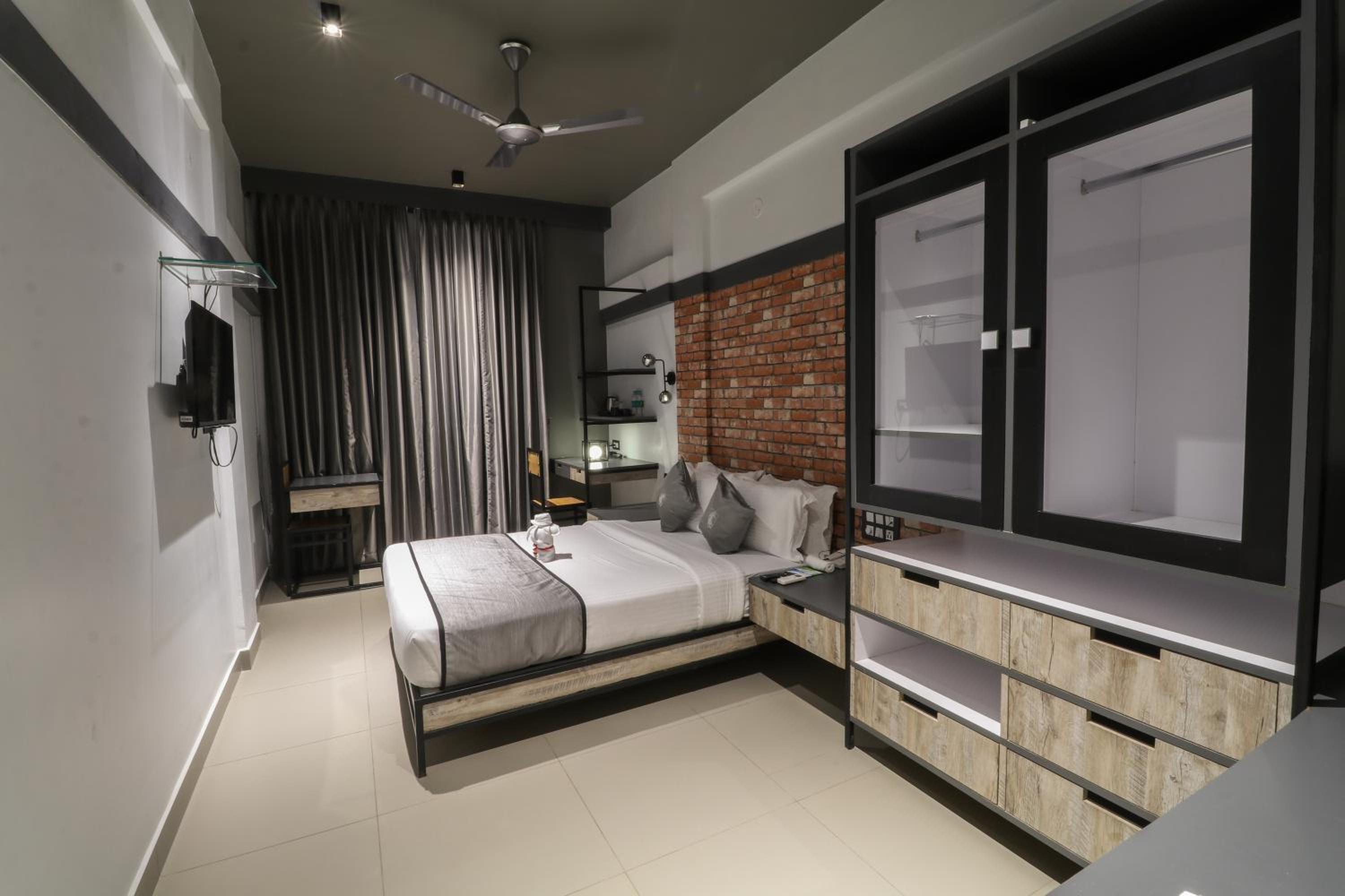 Deluxe Queen Room photo 3