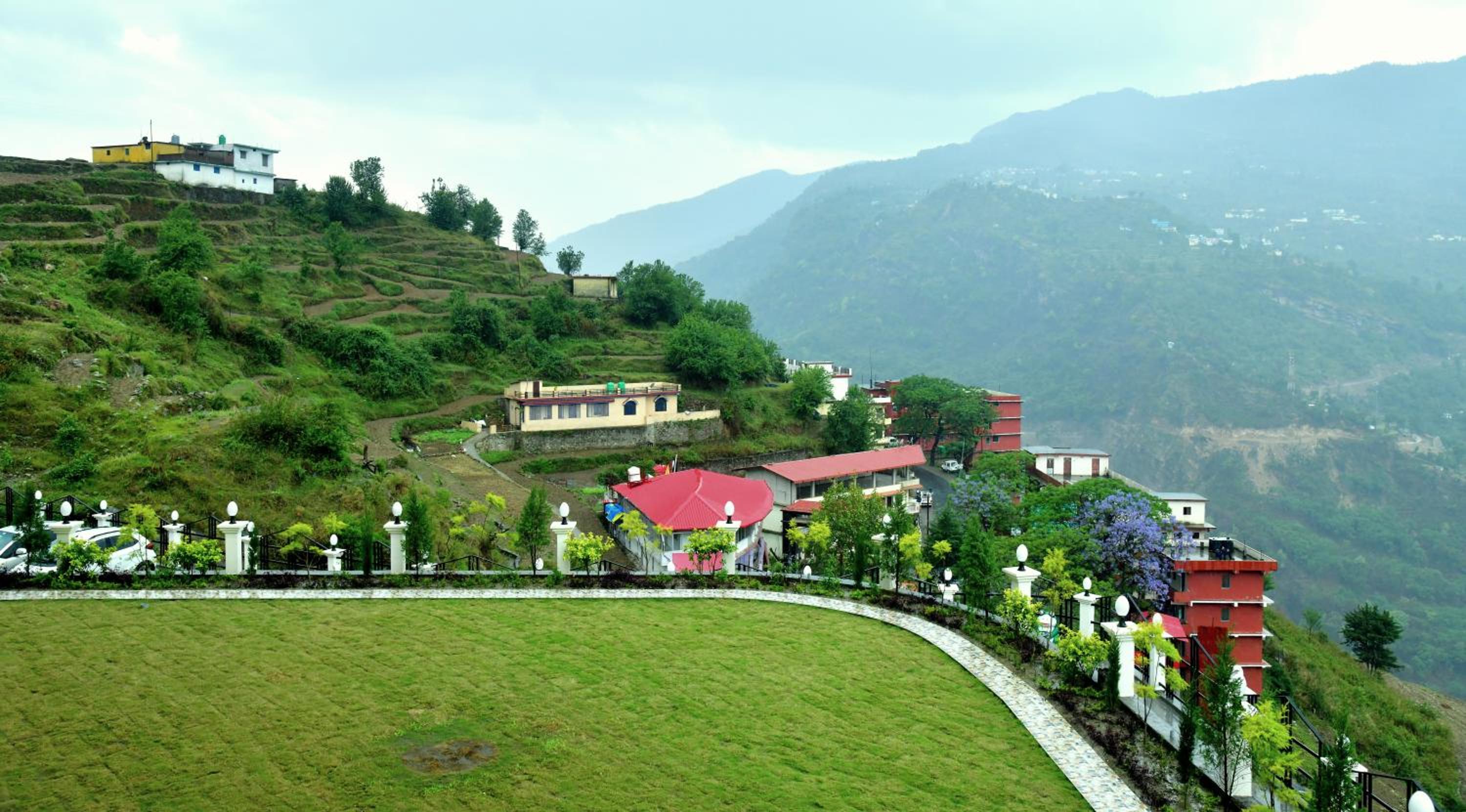 Premium Mountain View Room with Private Balcony - Photo 12