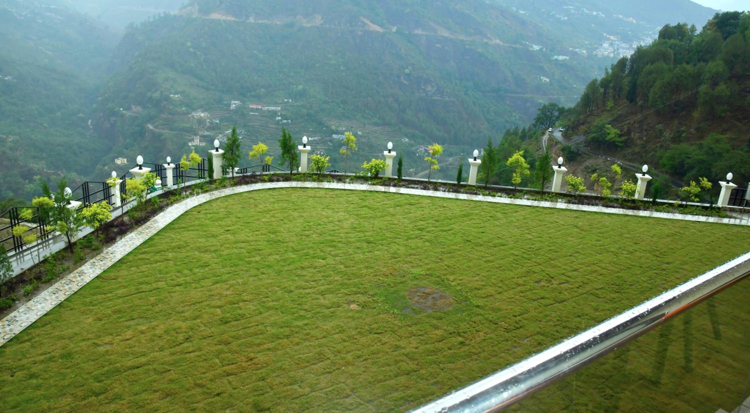 Executive Suite Mountain View Room with Private Balcony - Photo 5