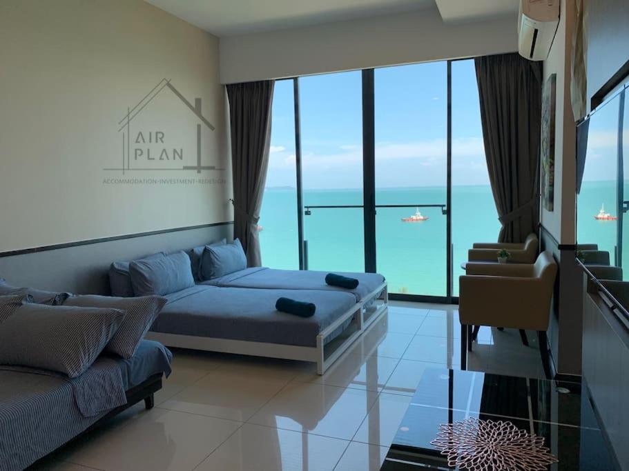 One-Bedroom Apartment - Photo 1
