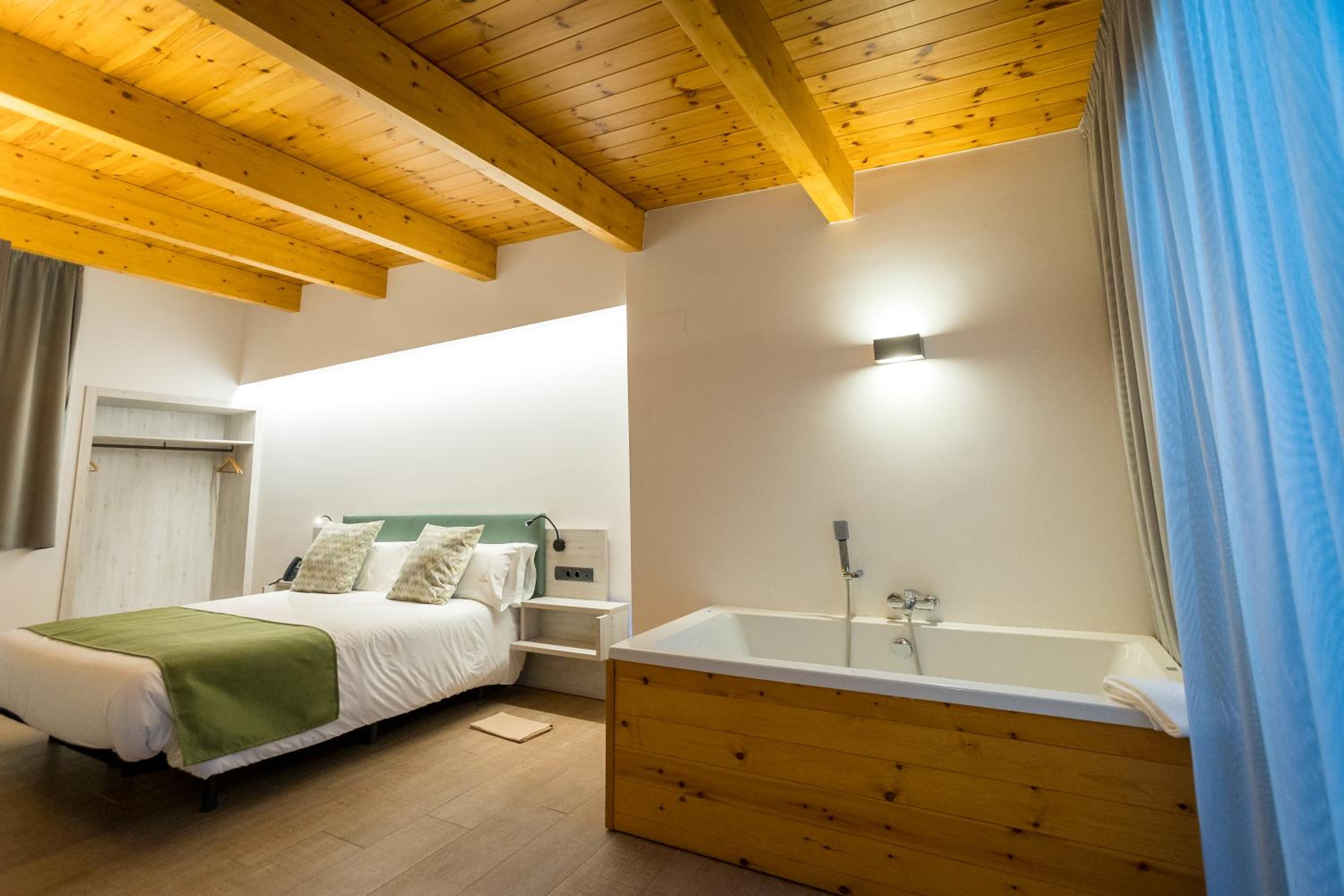 Queen Room with Garden View photo 3