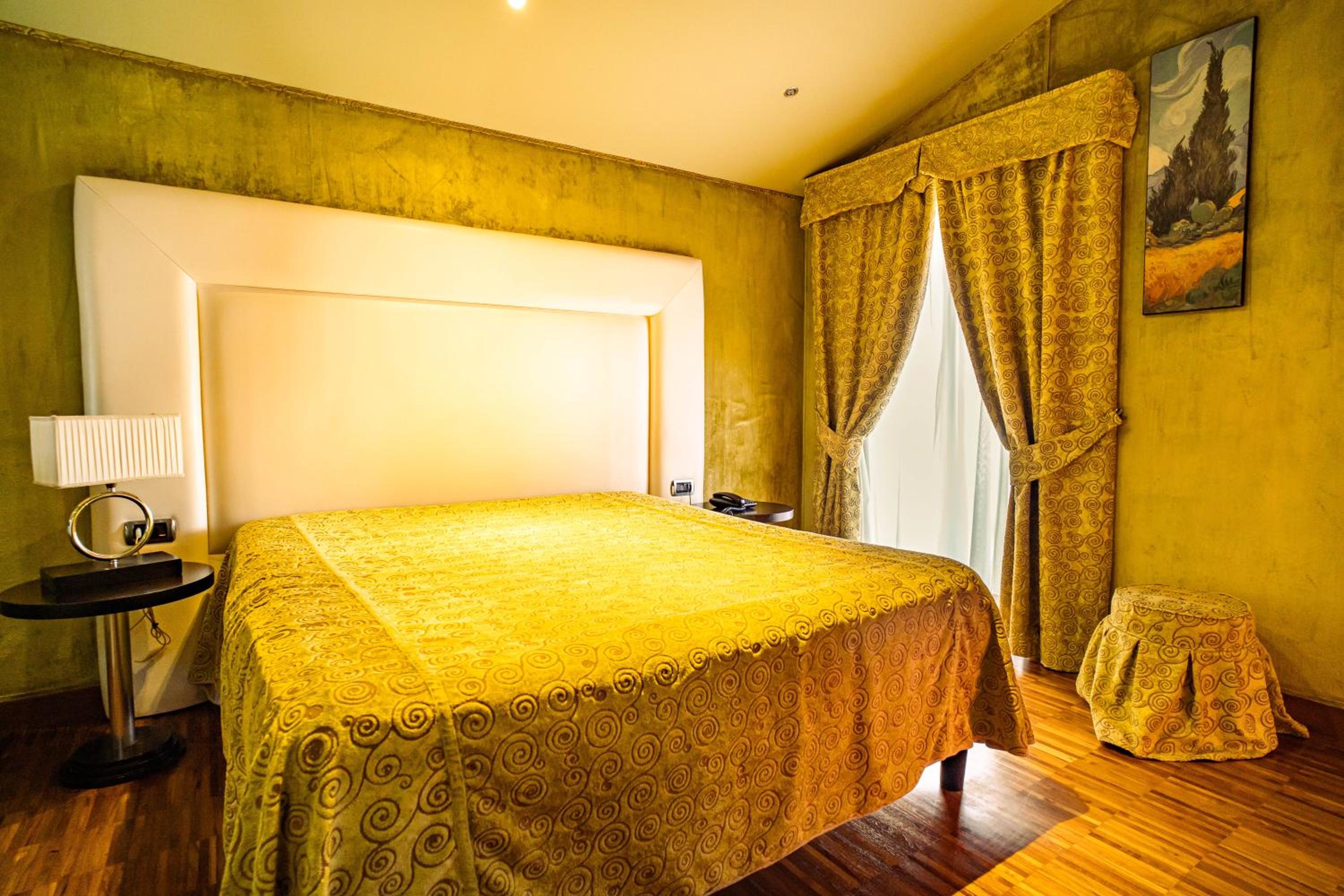 Deluxe Double Room with Spa Bath 