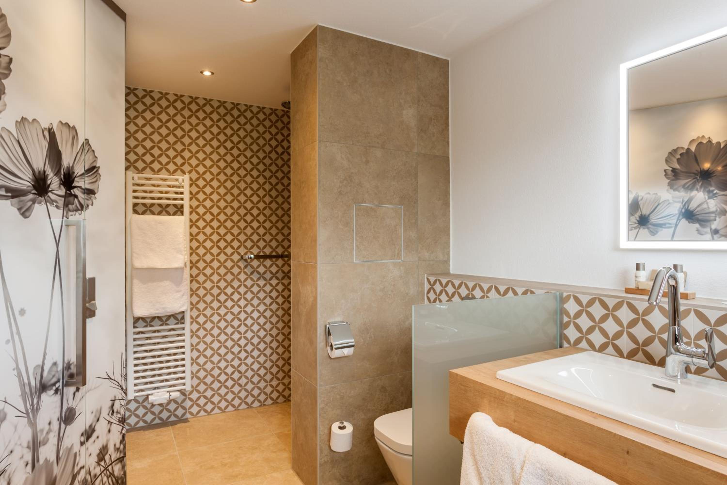 Two-Bedroom Suite with Balcony or Terrace - Photo 2