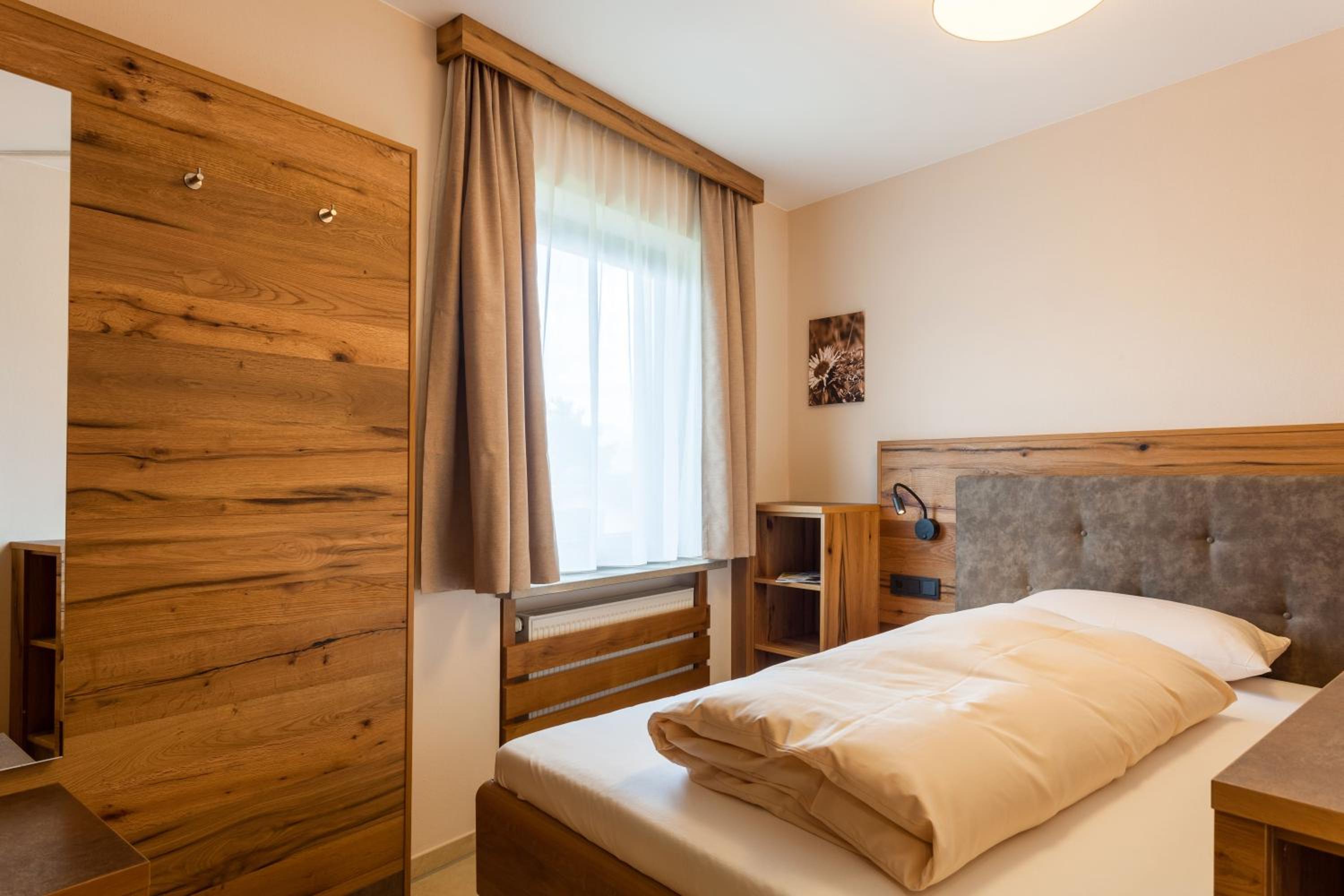 Two-Bedroom Suite with Balcony or Terrace - Photo 12