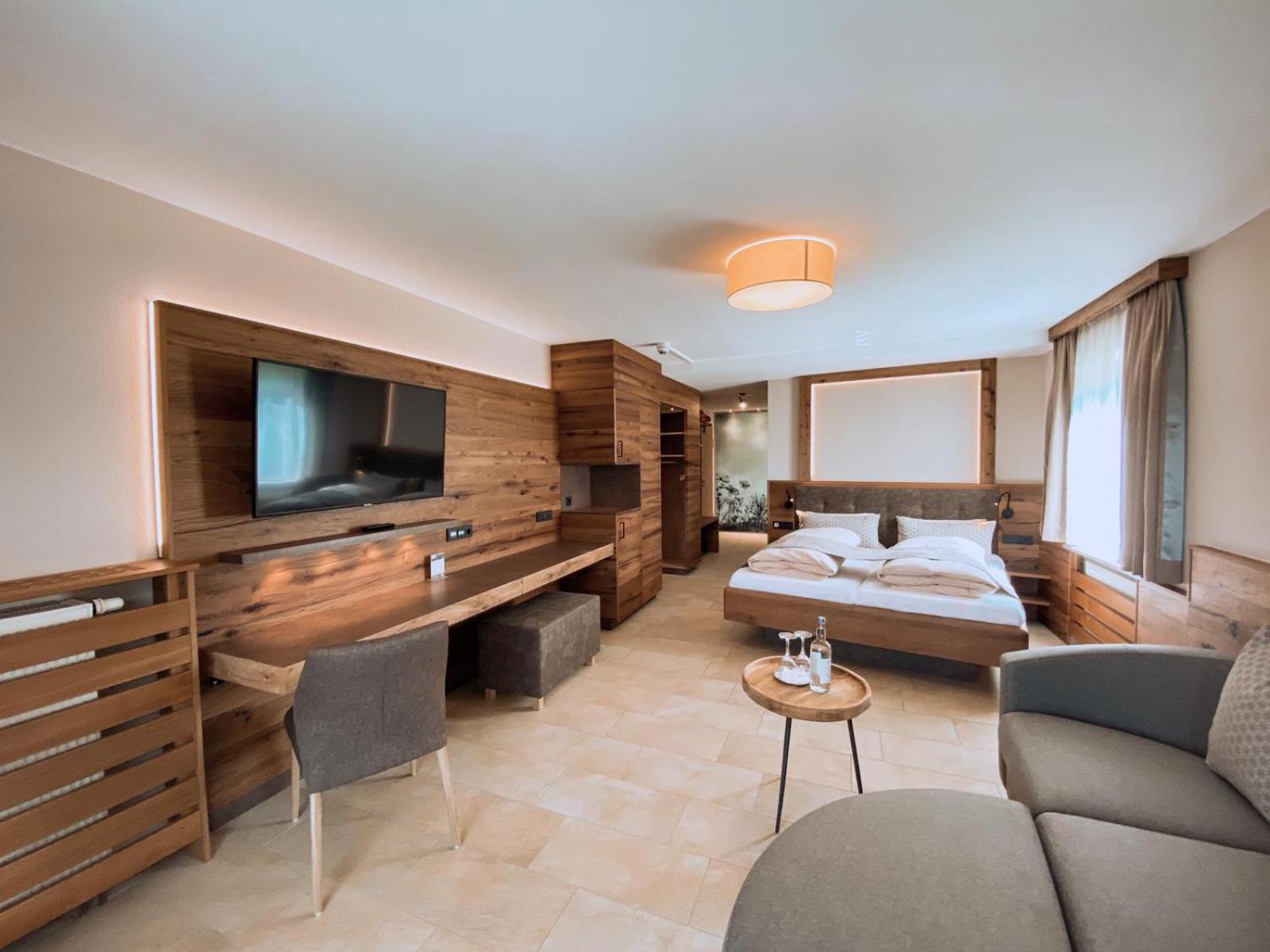 Two-Bedroom Suite with Balcony or Terrace - Photo 6