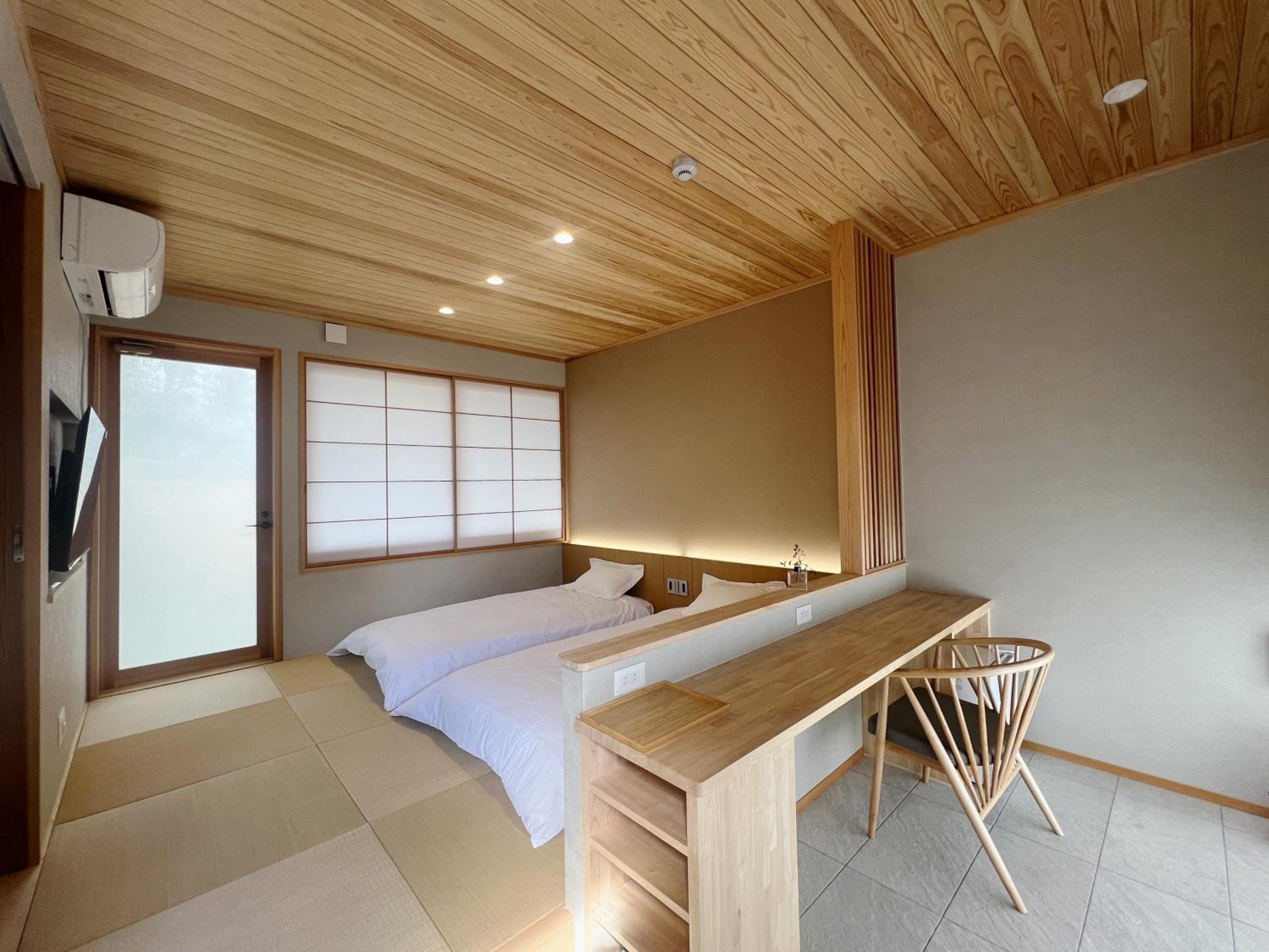 Deluxe Double Room with Bath - Photo 1
