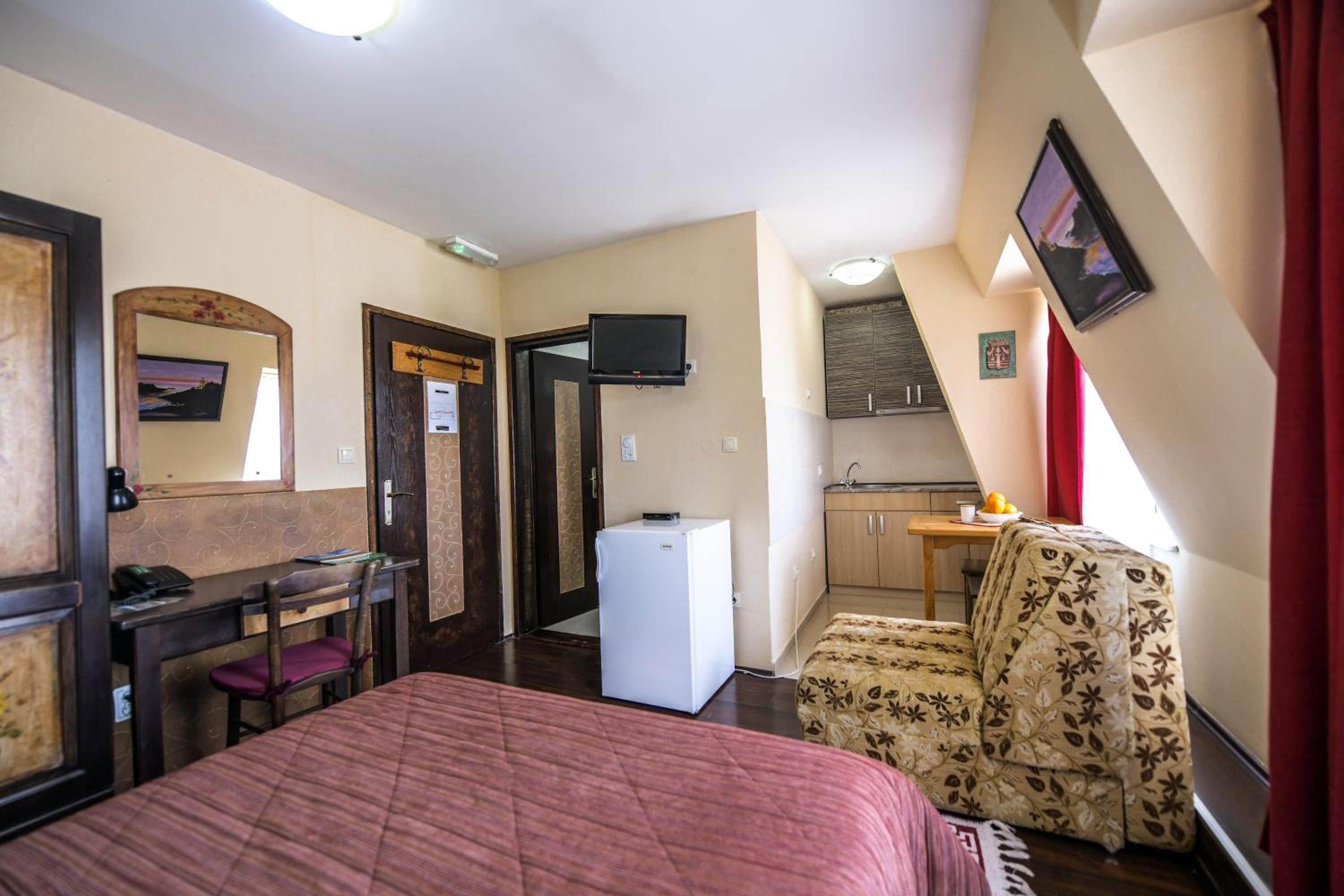 Double Room with Extra Bed photo 3