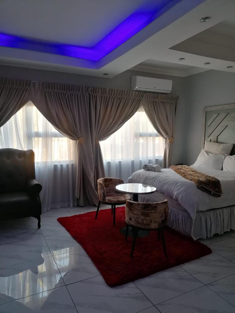 Queen Room - Photo 5