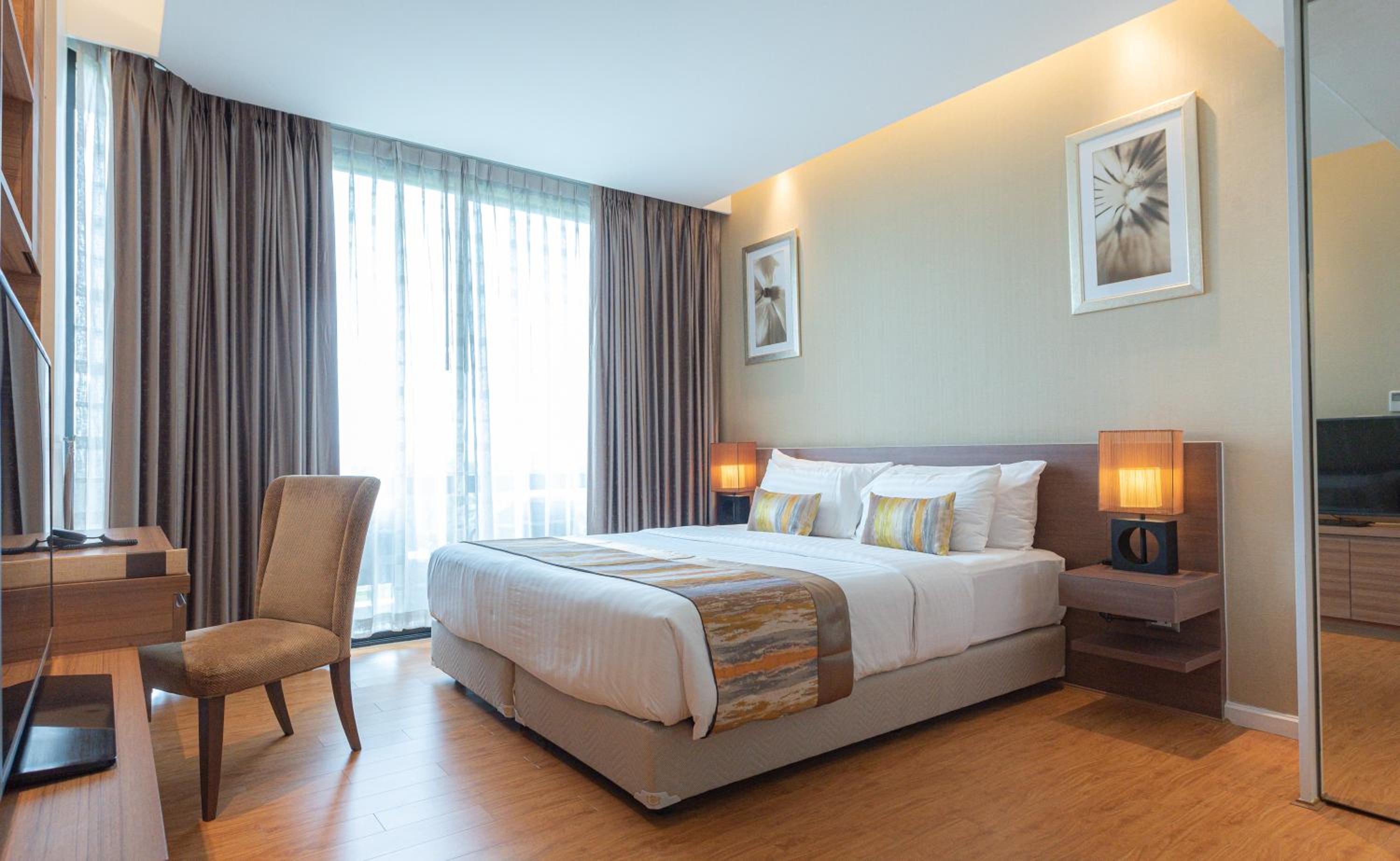 Executive Sky Suite