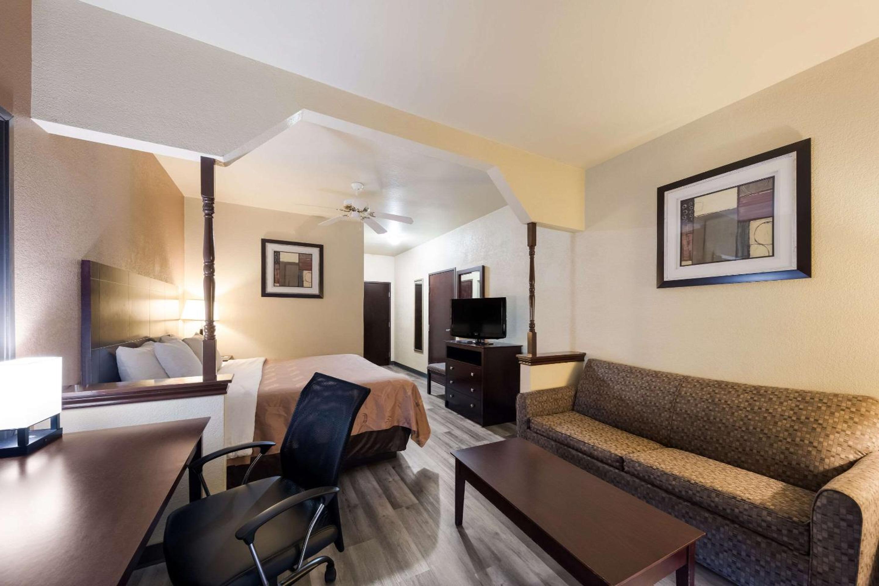King Room - Accessible/Non-Smoking - Photo 1