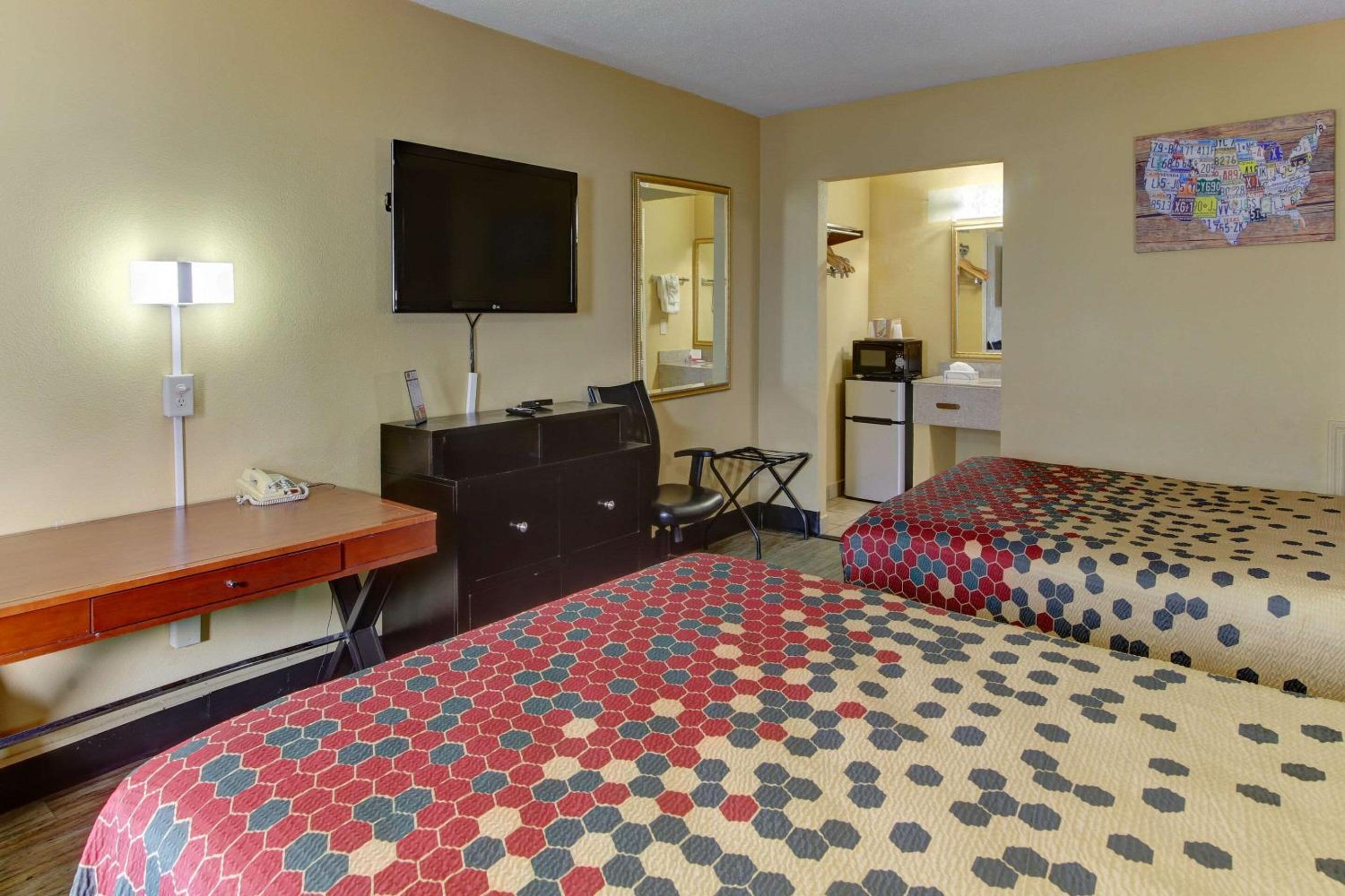 Double Room with Two Double Beds - Non-Smoking - Photo 3