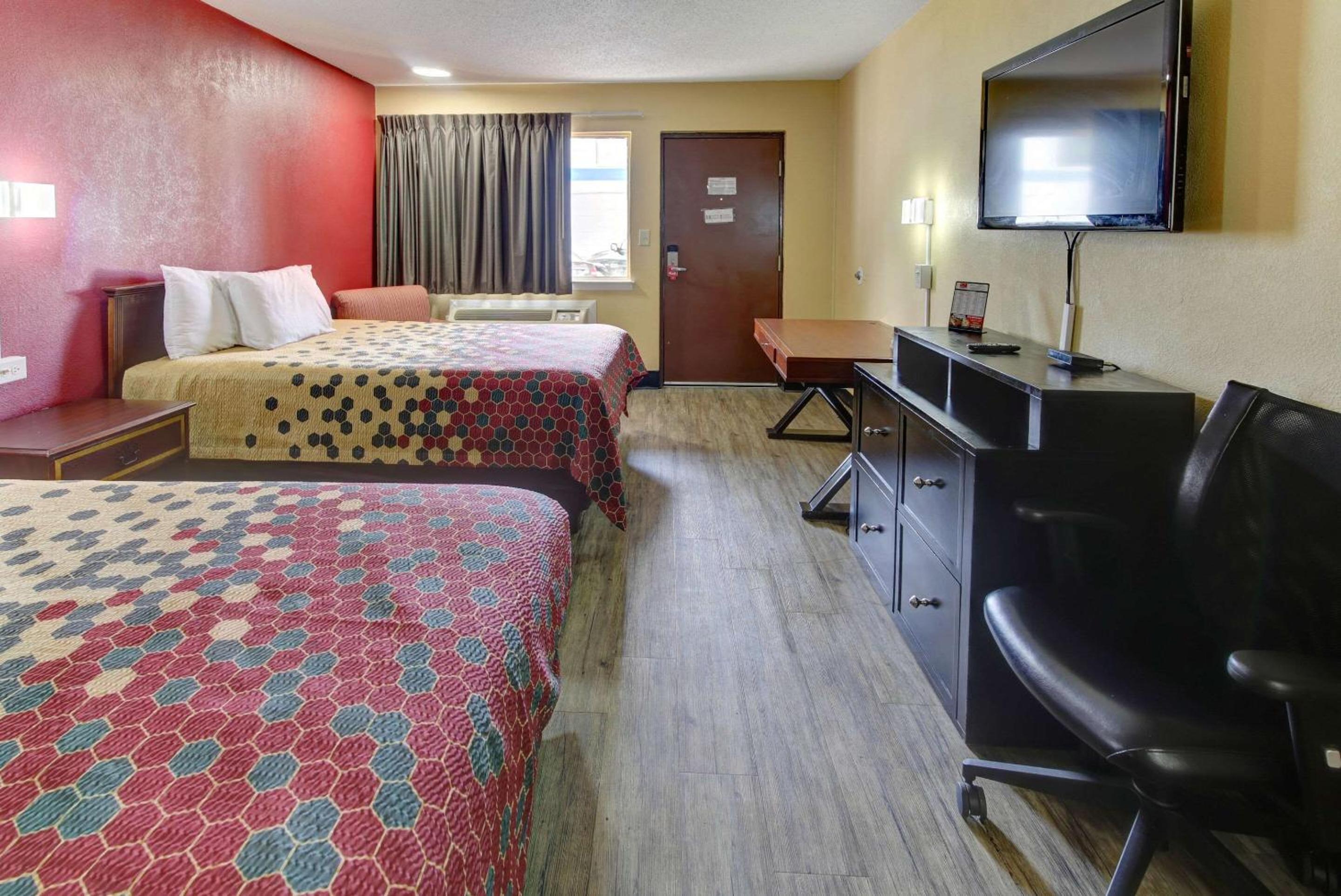 Double Room with Two Double Beds - Non-Smoking - Photo 5