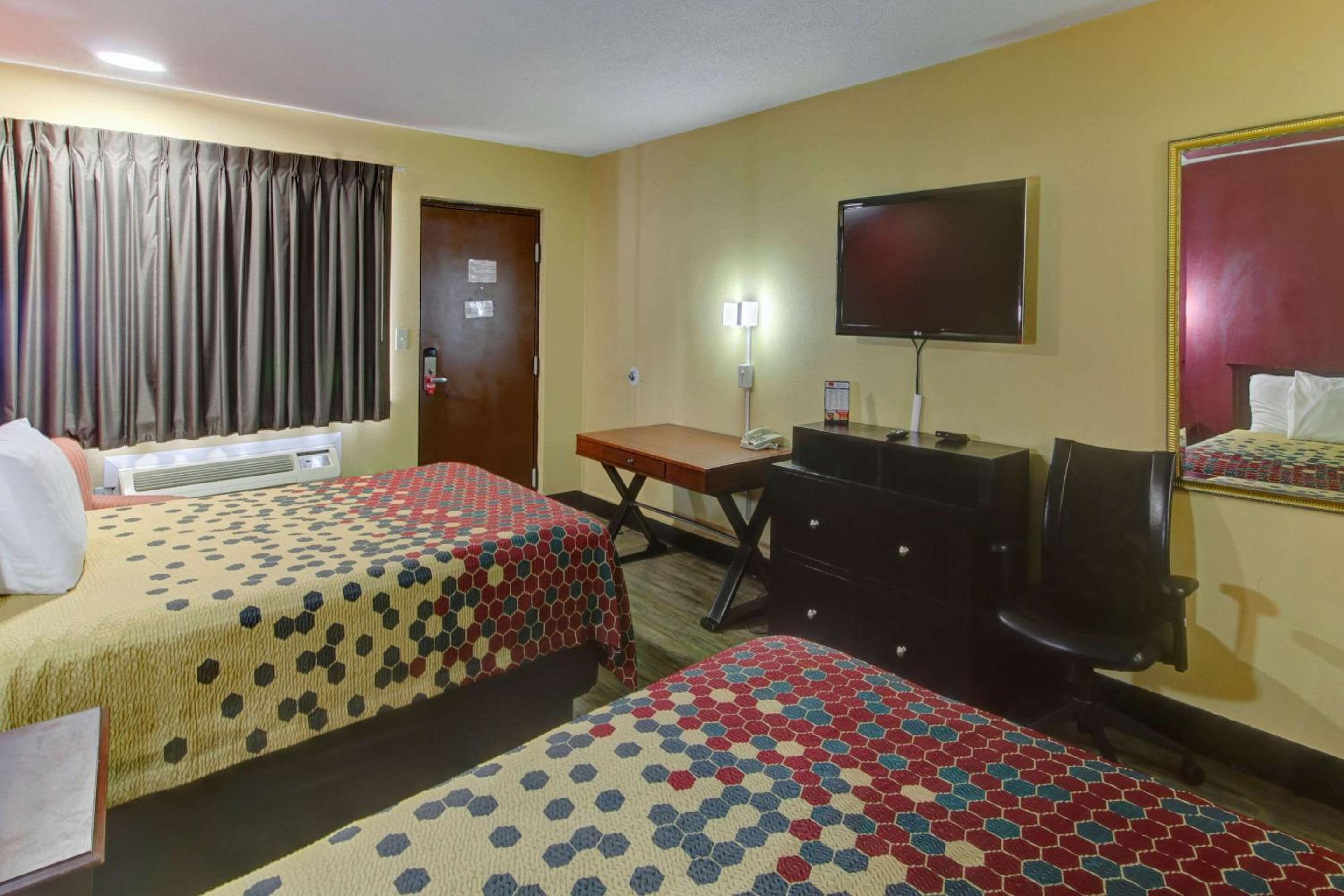 Double Room with Two Double Beds - Non-Smoking - Photo 6