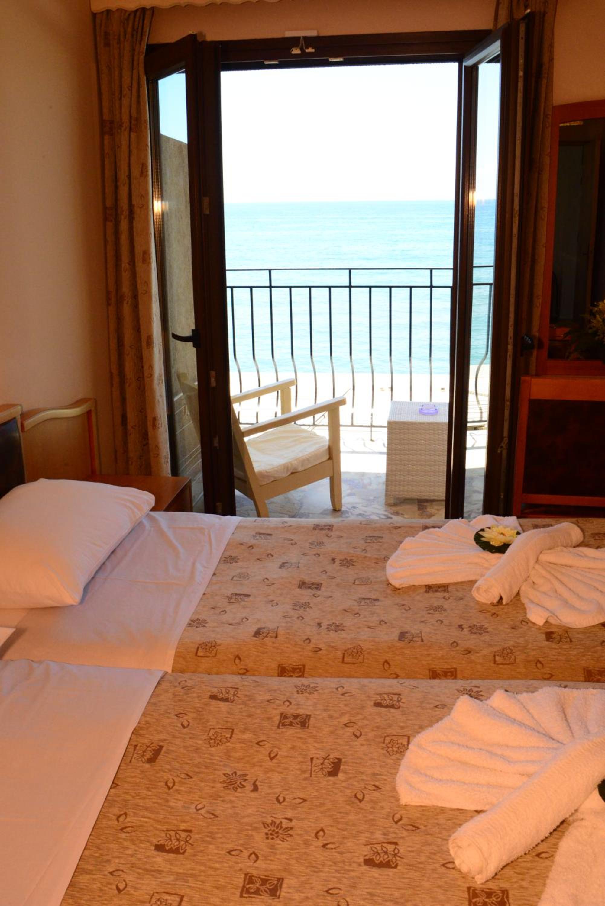 Double Room with Balcony photo 2
