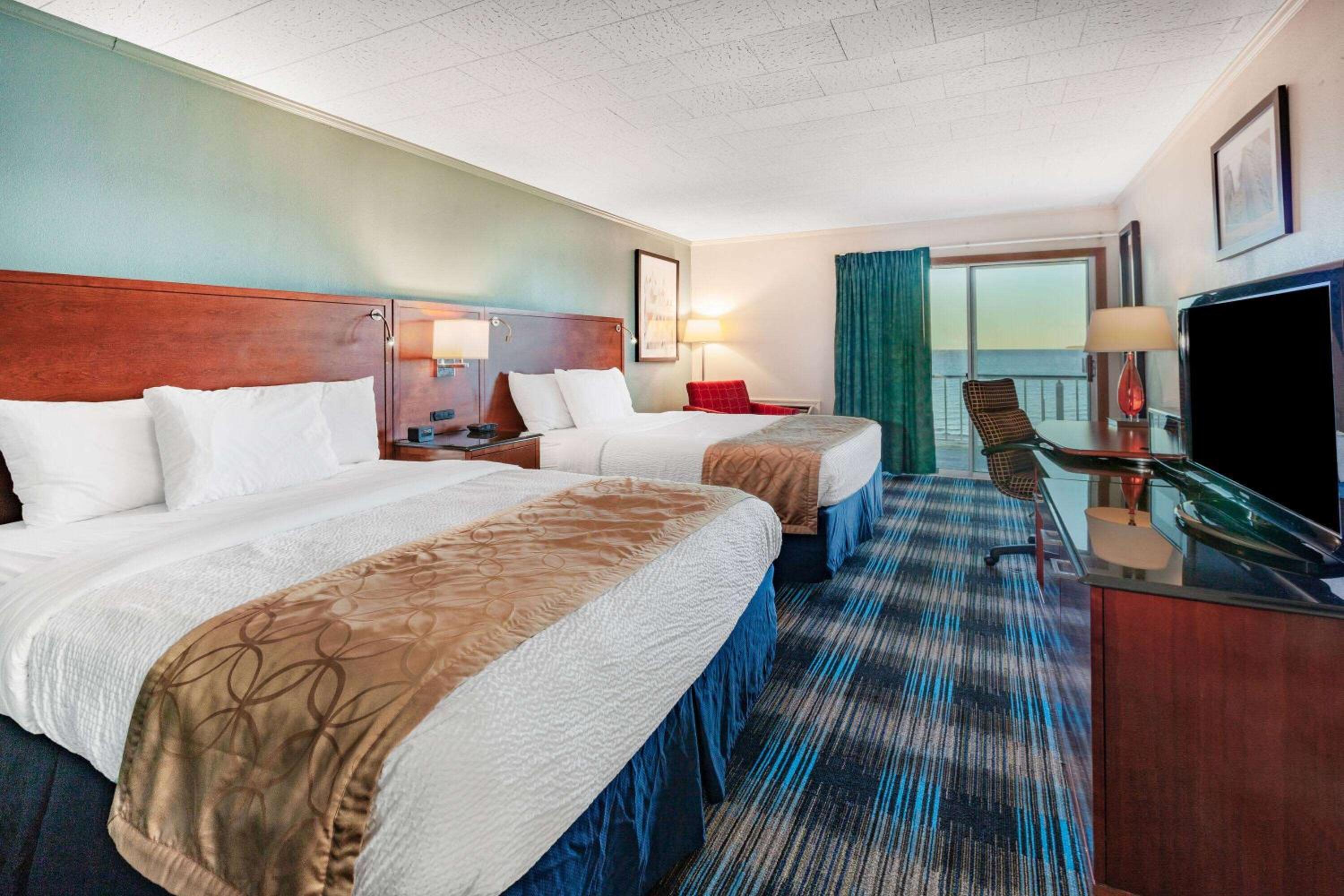 Deluxe Room with Two Queen Beds with Balcony and Lakefront View - Non-Smoking
