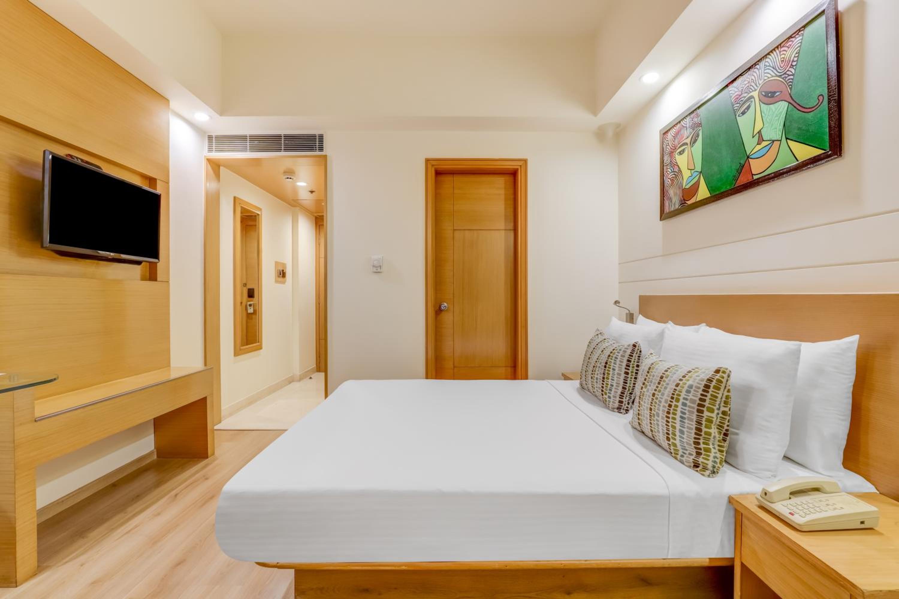 Superior Queen Room (25% off on Two-way Airport Transfer) - Photo 7