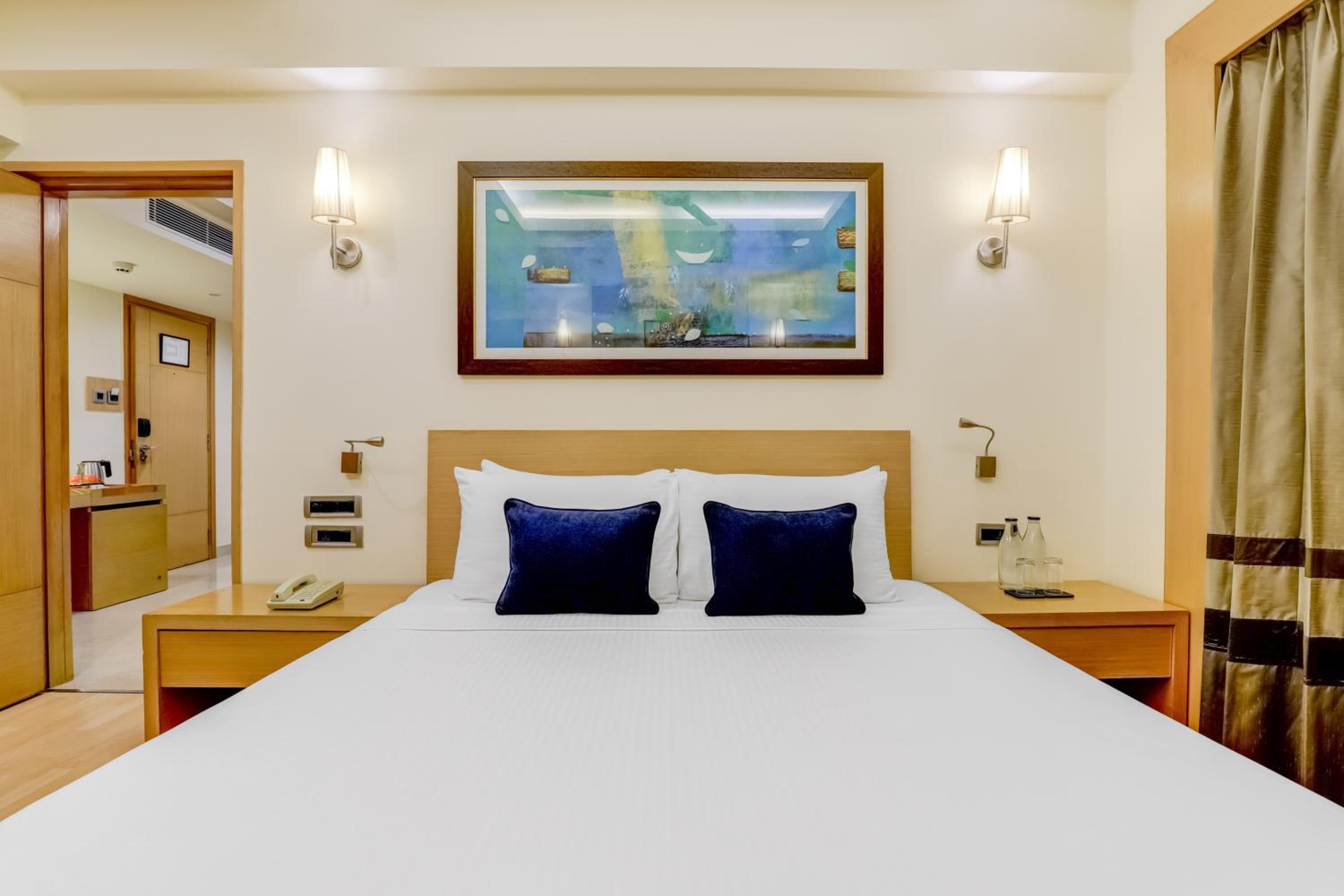 Executive King Room with Exclusive Lounge Access & Evening Cocktails (15% Off on Laundry service and 20% off on Two-way Airport Transfer) - Photo 10