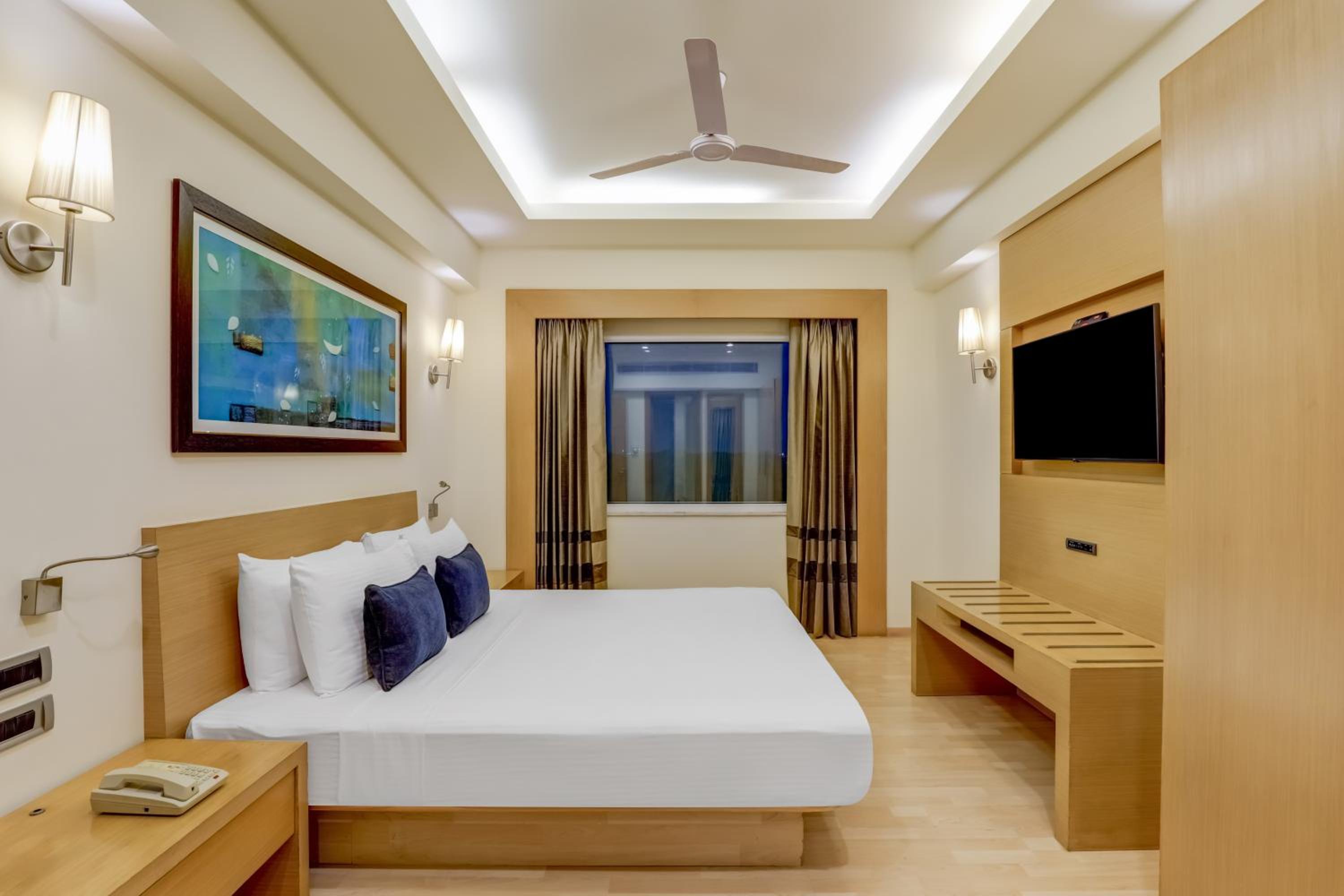 Executive King Room with Exclusive Lounge Access & Evening Cocktails (15% Off on Laundry service and 20% off on Two-way Airport Transfer) - Photo 9