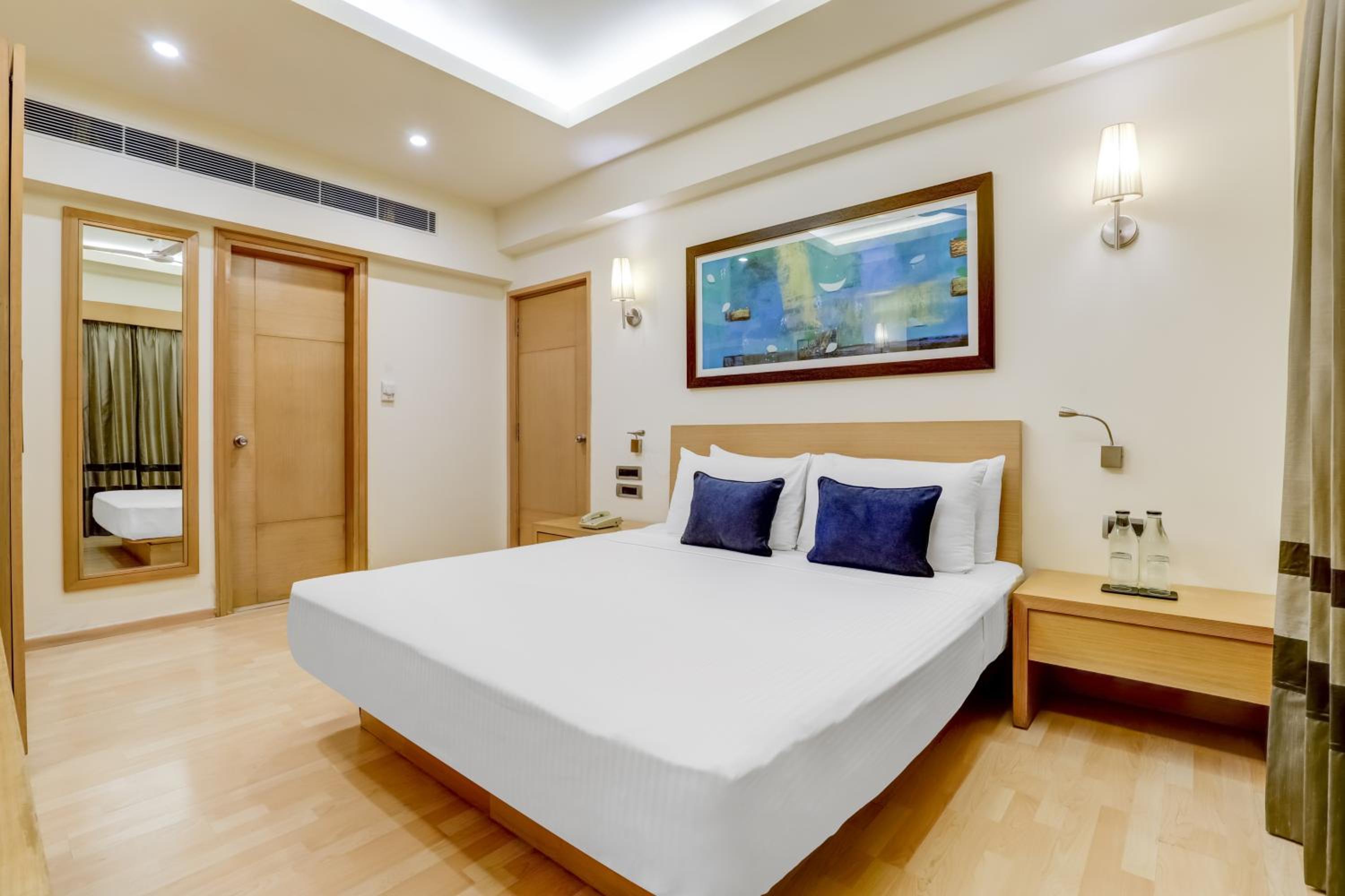 Executive King Room with Exclusive Lounge Access & Evening Cocktails (15% Off on Laundry service and 20% off on Two-way Airport Transfer) - Photo 6