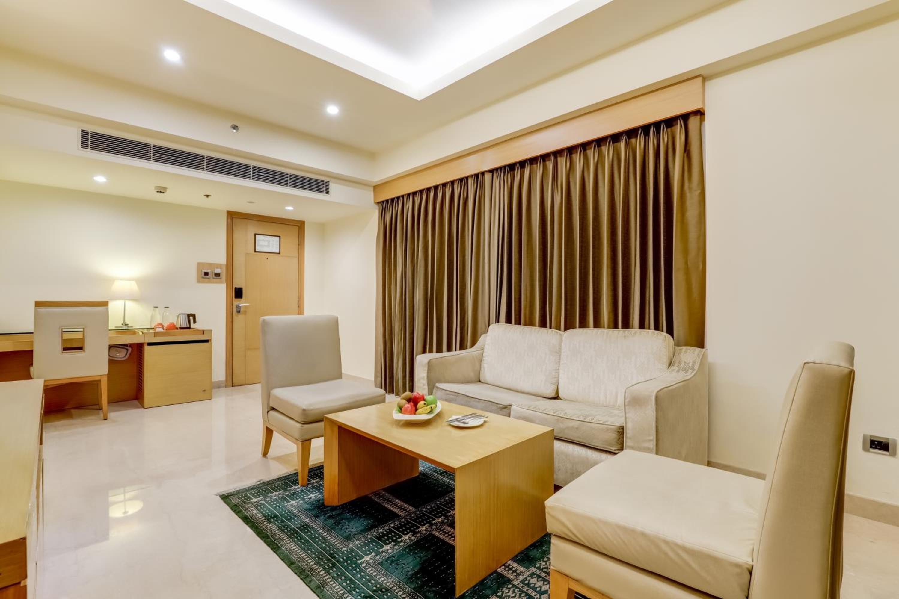 Executive King Room with Exclusive Lounge Access & Evening Cocktails (15% Off on Laundry service and 20% off on Two-way Airport Transfer) - Photo 5