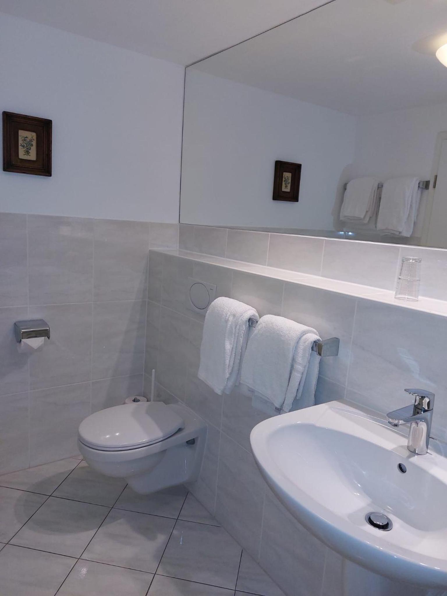One-Bedroom Suite - Photo 2