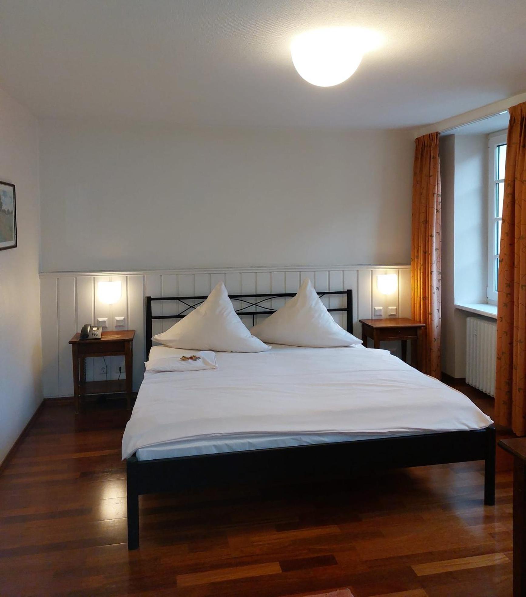 One-Bedroom Suite - Photo 5