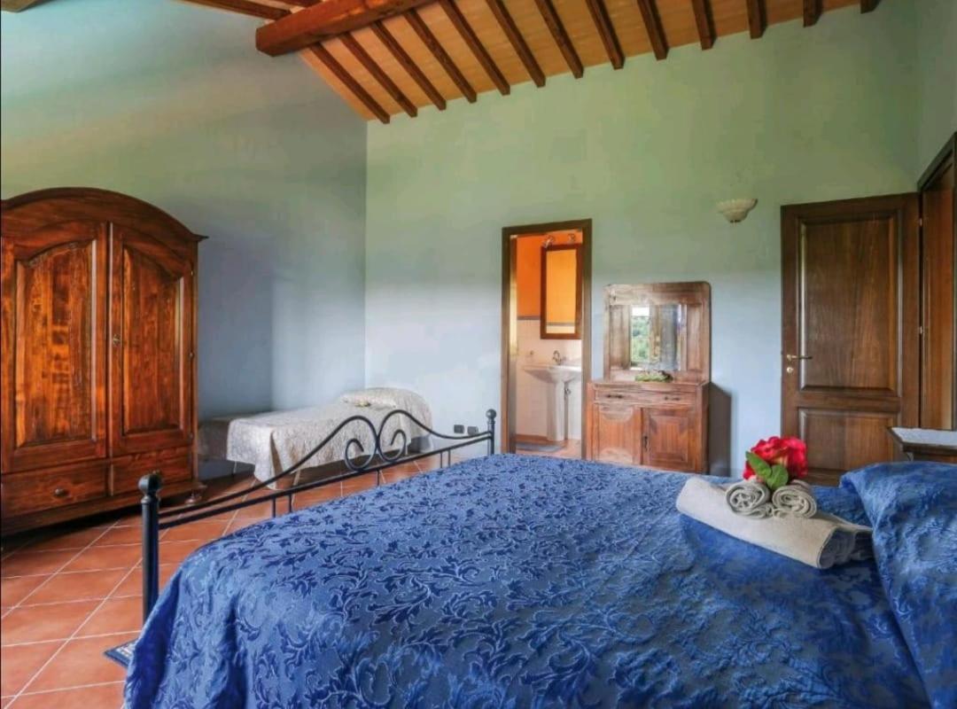 Three-Bedroom House photo 3