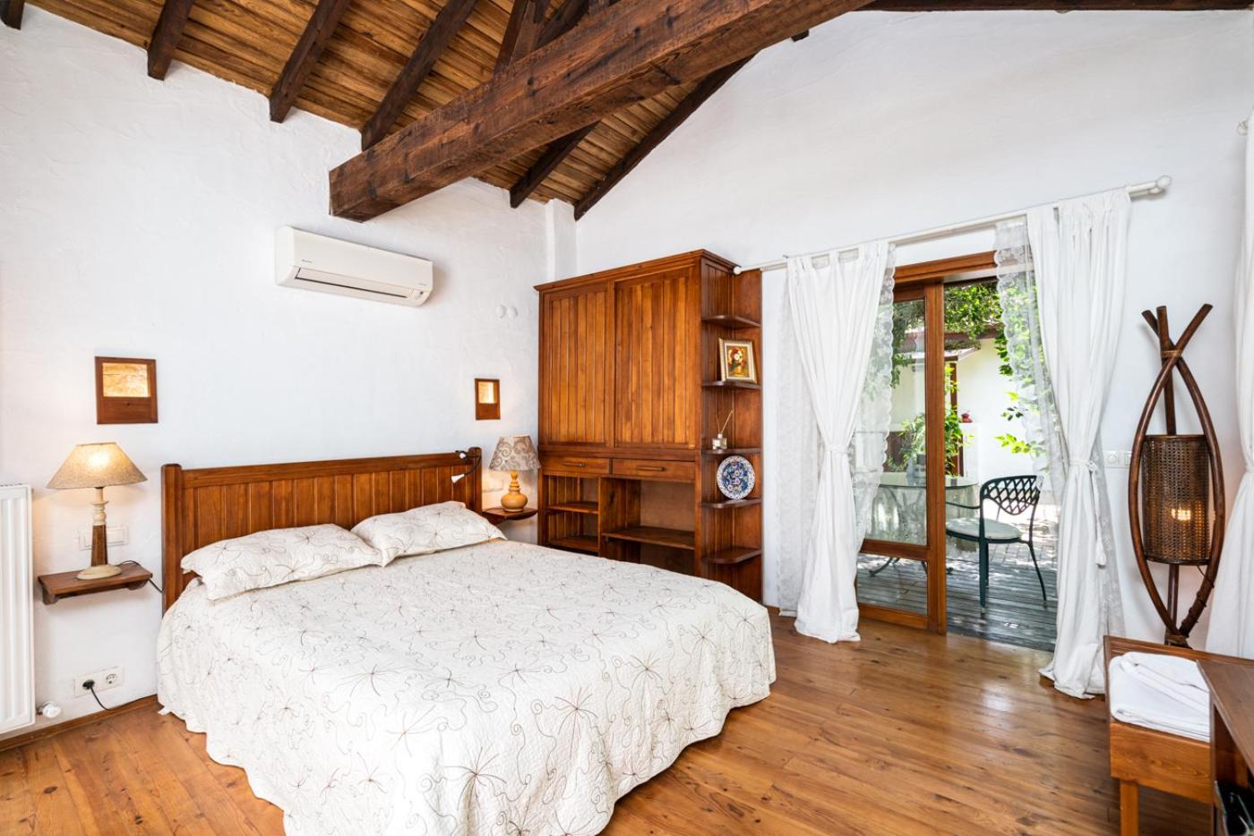 Deluxe Double Room with Bath photo 2