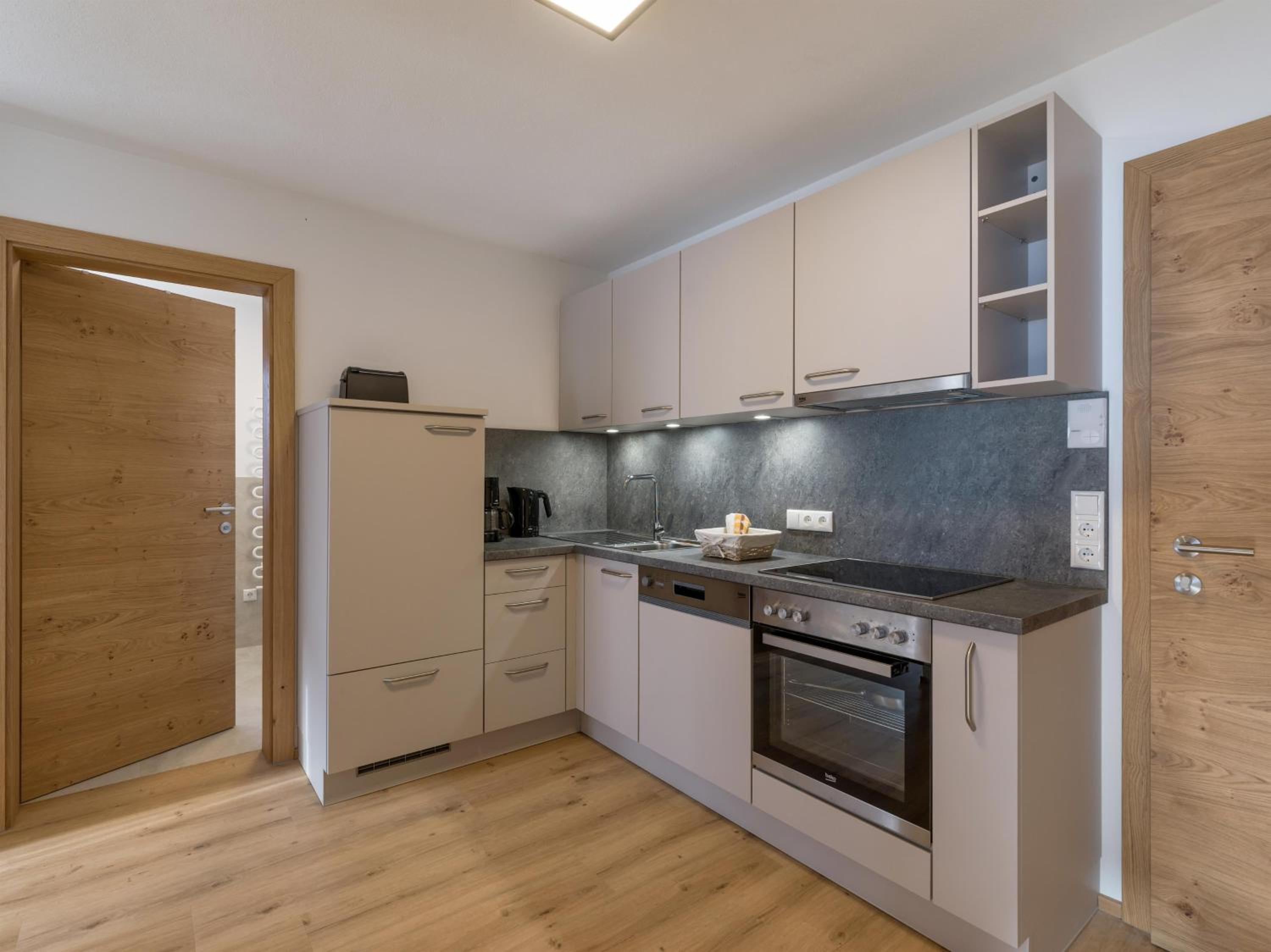 One-Bedroom Apartment with Shower photo 2