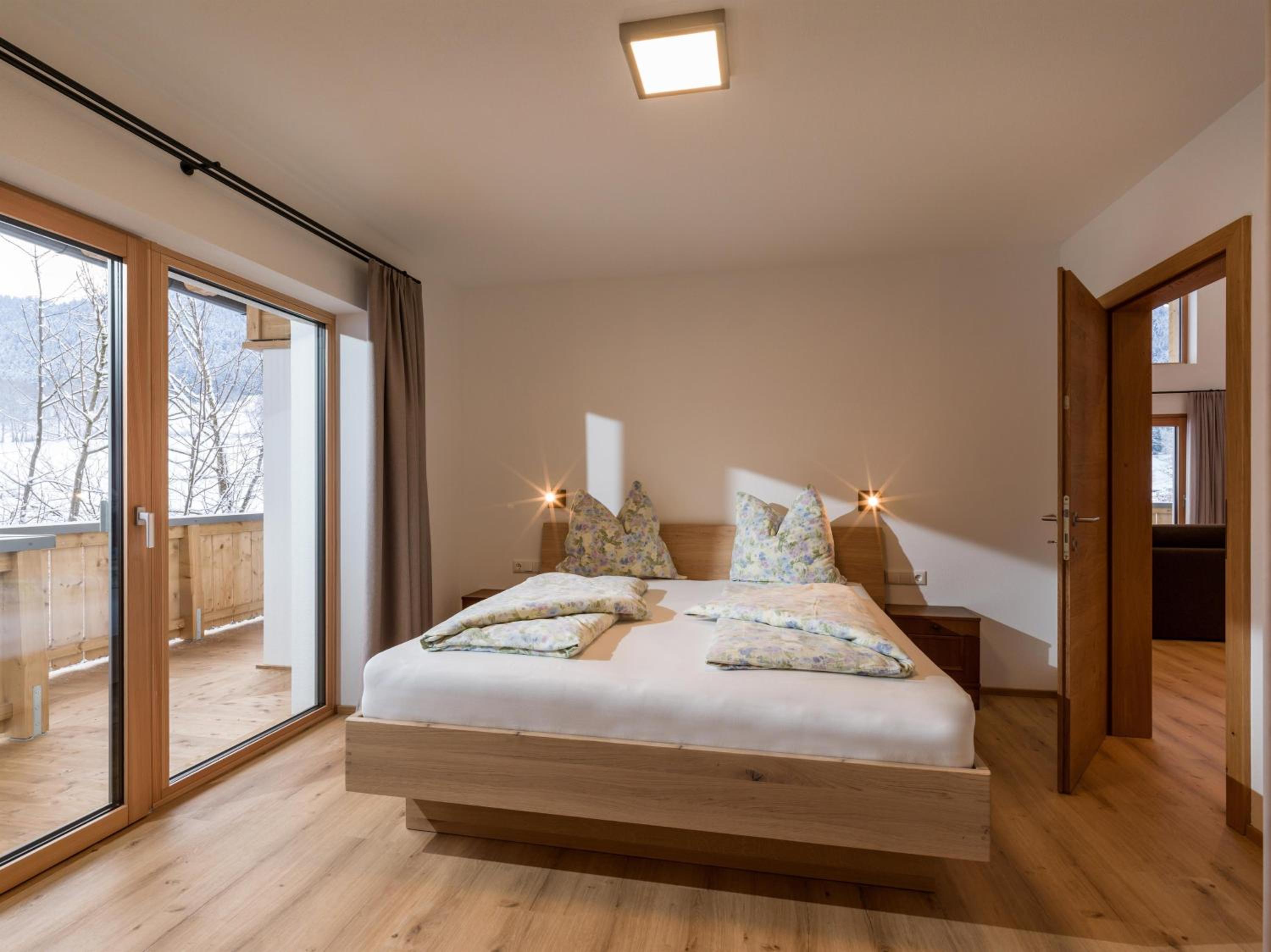 Three-Bedroom Apartment with Shower photo 3