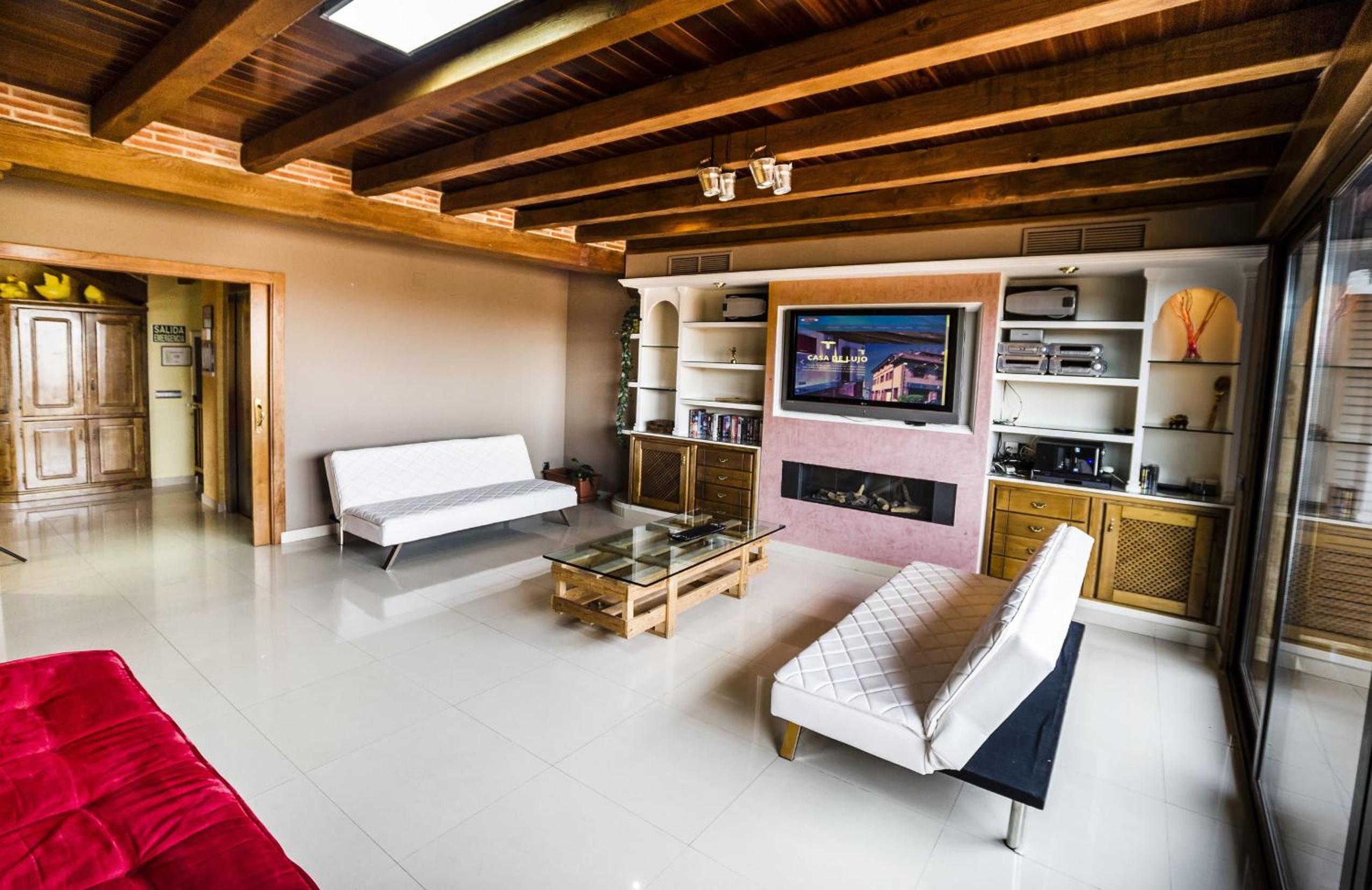 Five-Bedroom Chalet photo 2