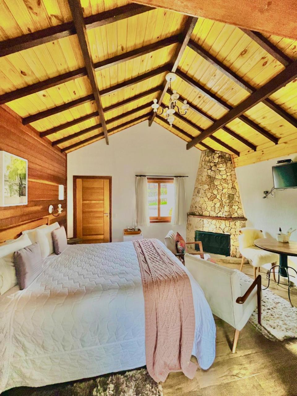 Deluxe Double Room with Balcony photo 1