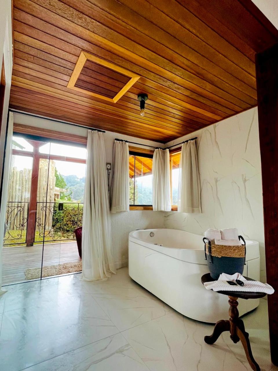 Deluxe Double Room with Balcony photo 2