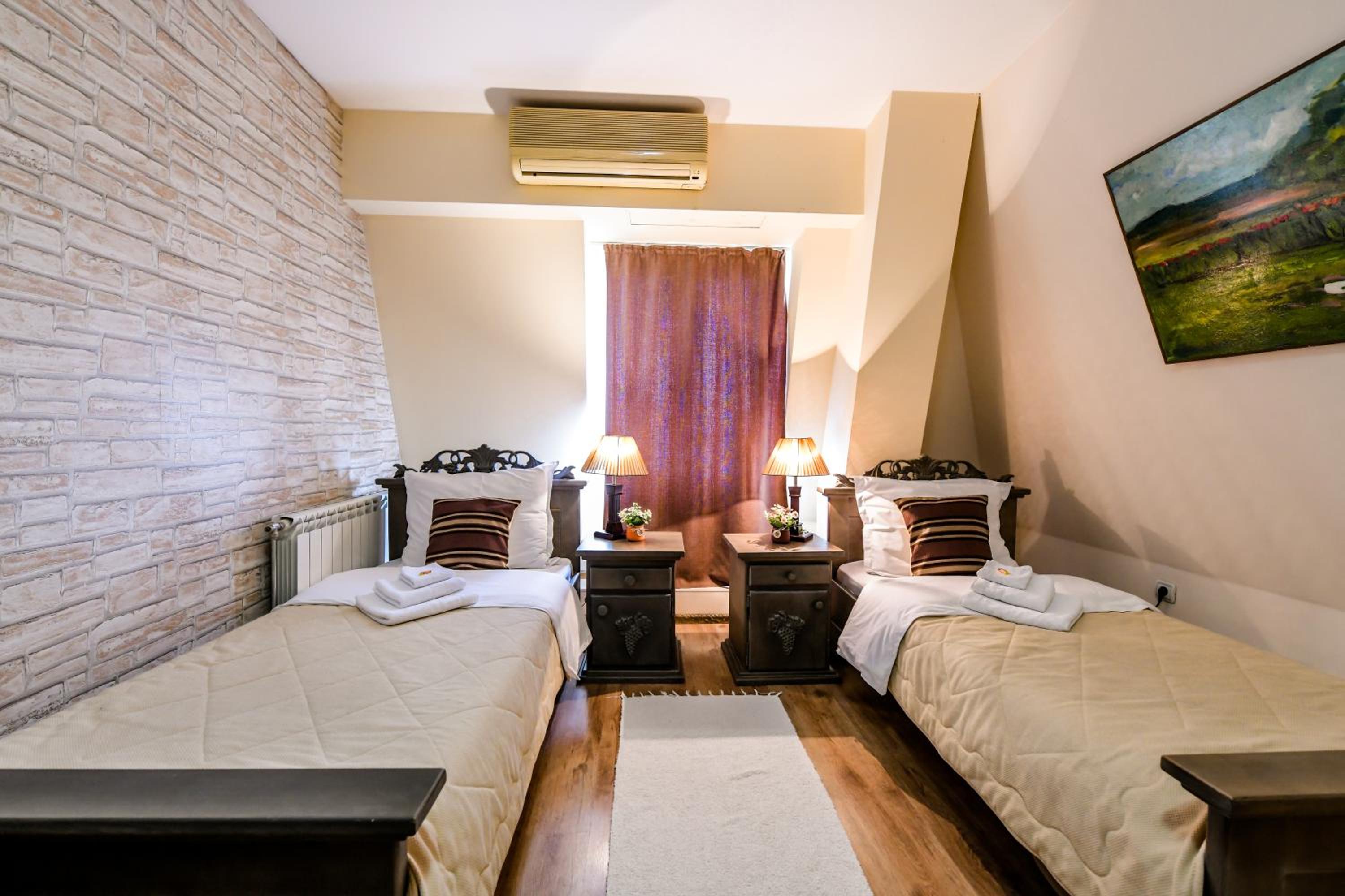 Classic Quadruple Room photo 2