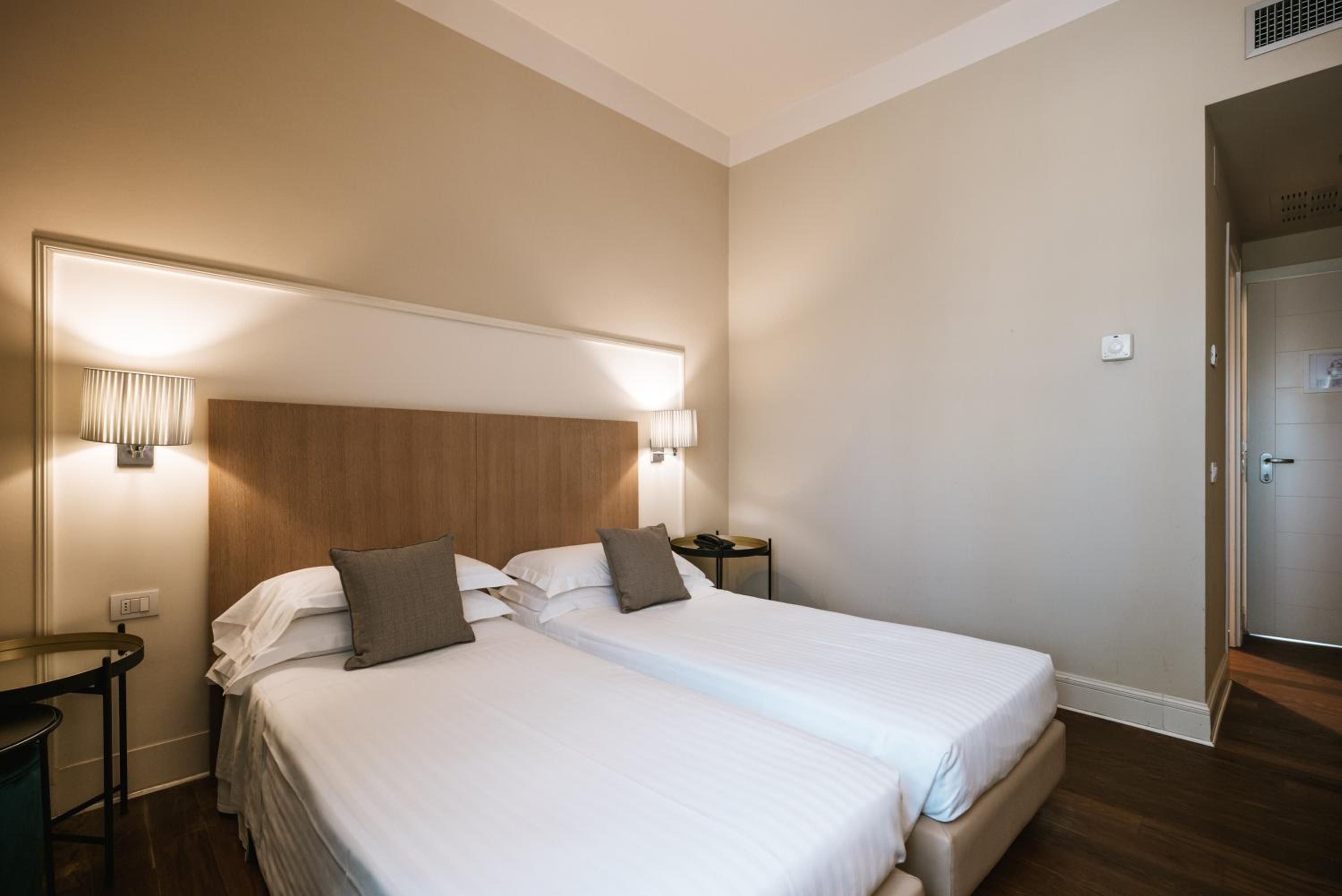 Classic Double or Twin Room - Photo 19