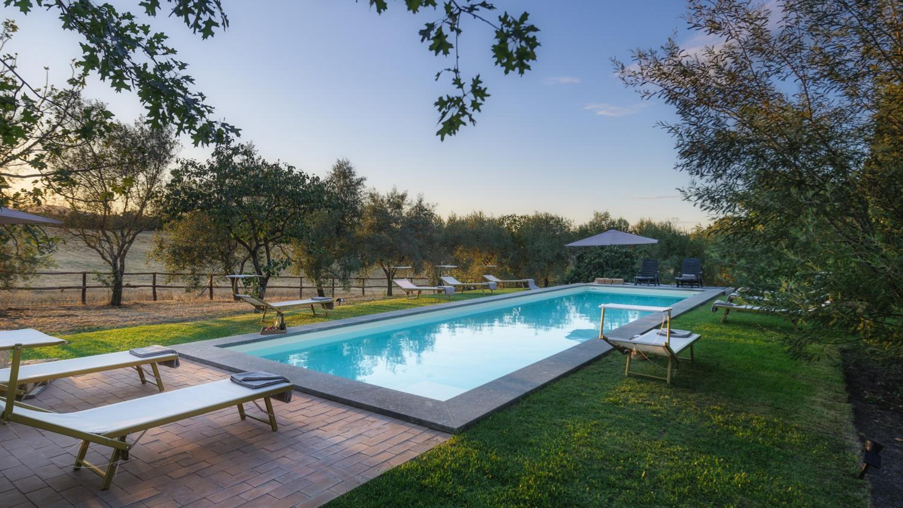 Six-Bedroom Villa  photo 2